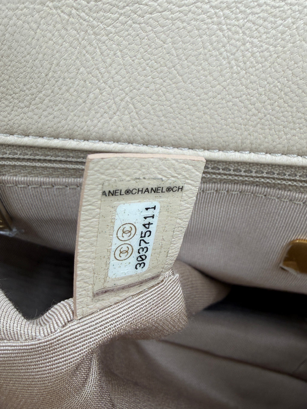 Pre-owned Chanel 19 Maxi Beige Goatskin Mixed Hardware - Authenticated