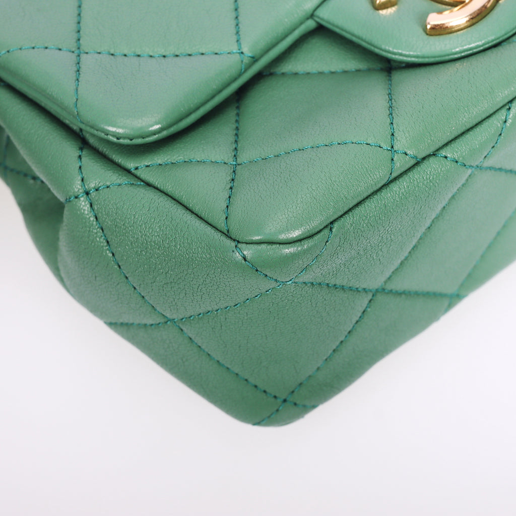 Pre-owned Chanel Green 2023 Mini Oval Handle Flap Bag Microchipped - Authentic