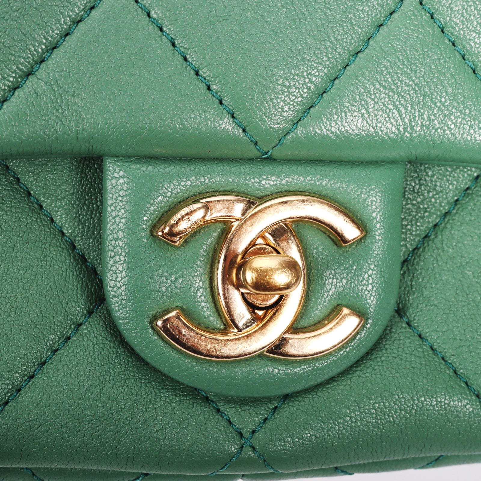 Pre-owned Chanel Green 2023 Mini Oval Handle Flap Bag Microchipped - Authentic