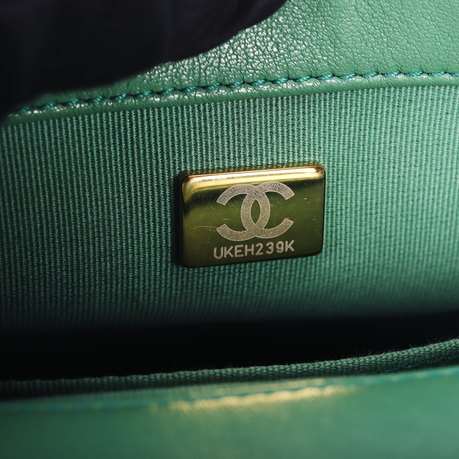 Pre-owned Chanel Green 2023 Mini Oval Handle Flap Bag Microchipped - Authentic