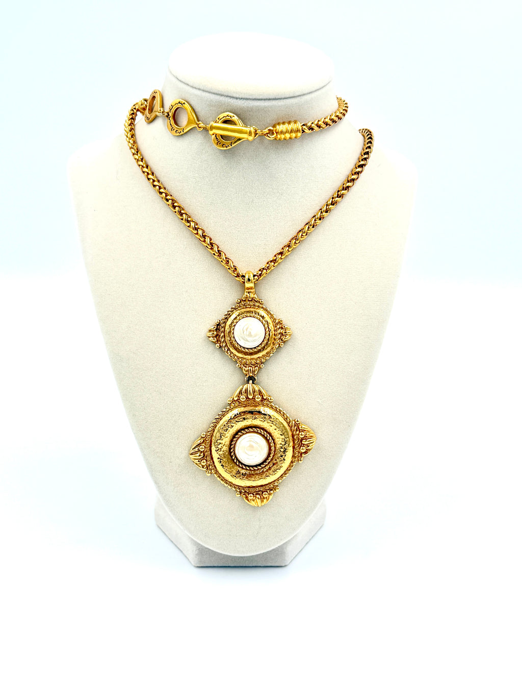 Pre-Owned Yves Saint Laurent Gold Plate Faux Pearl Pendant Necklace - Authenticated