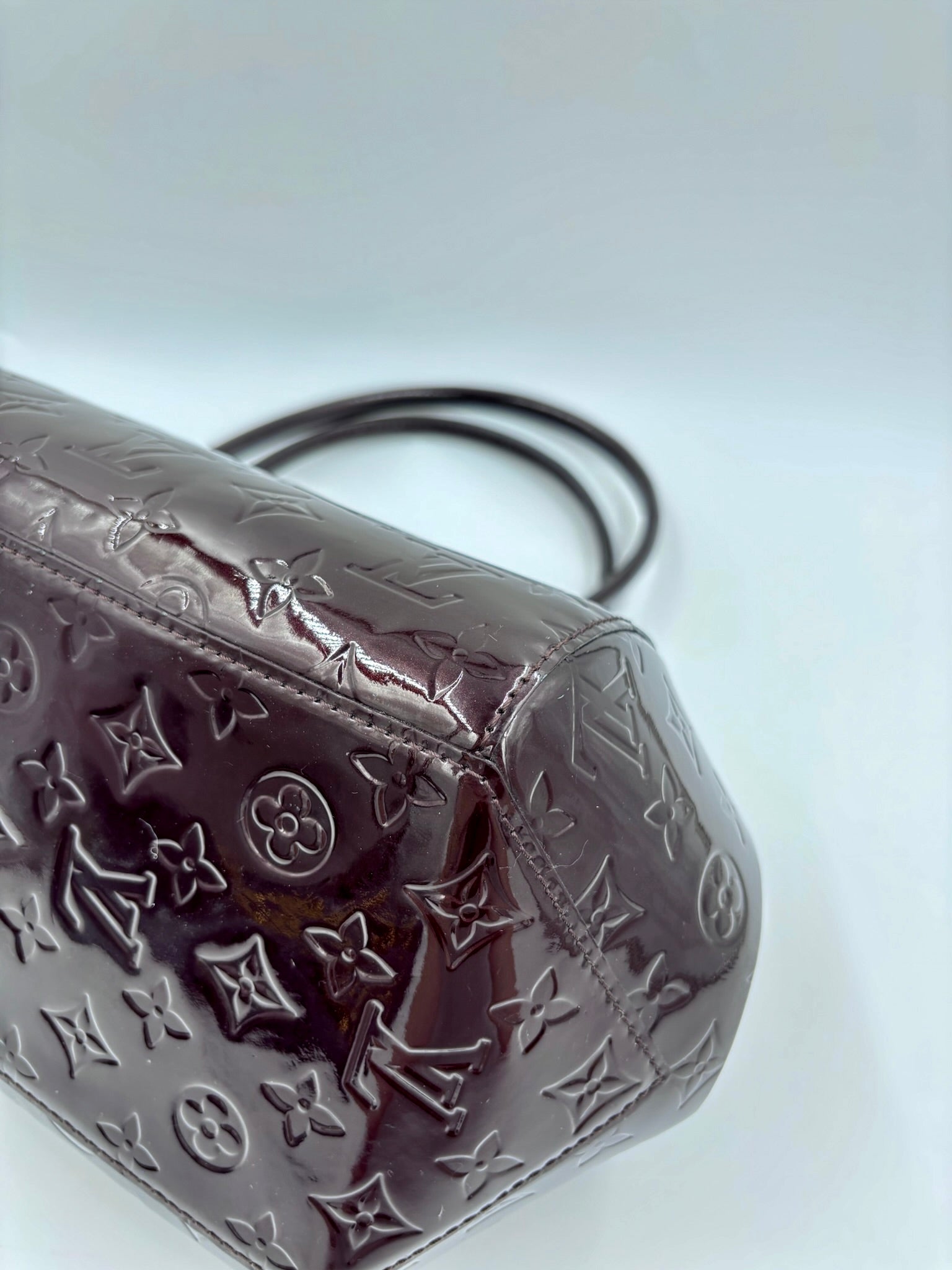Pre-owned Louis Vuitton Sherwood PM Amarante Monogram Vernis - Authenticated