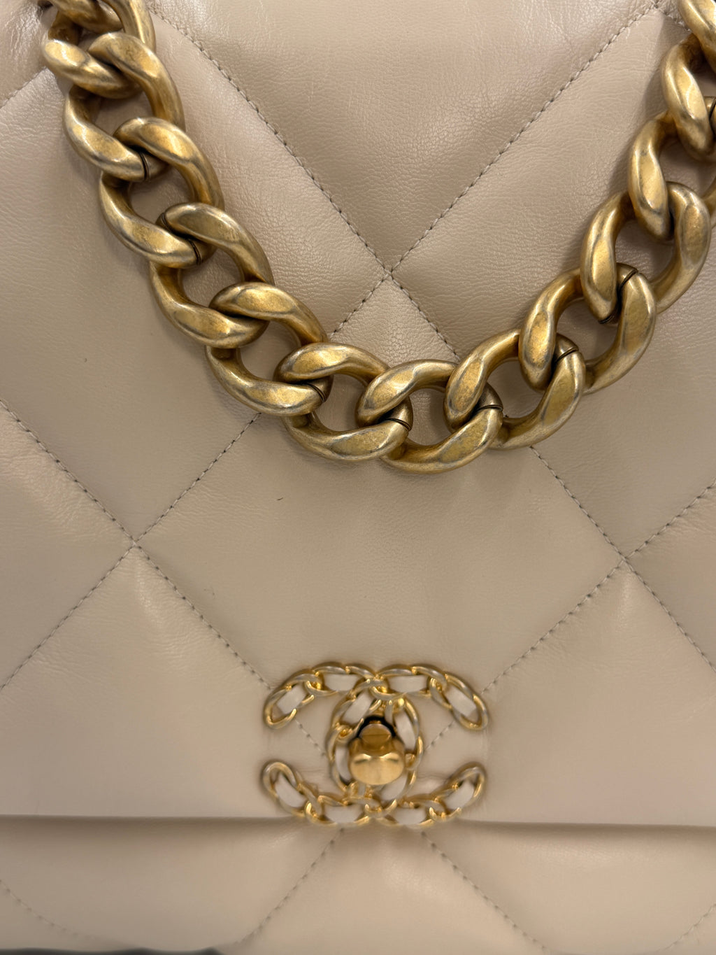 Pre-owned Chanel 19 Maxi Beige Goatskin Mixed Hardware - Authenticated