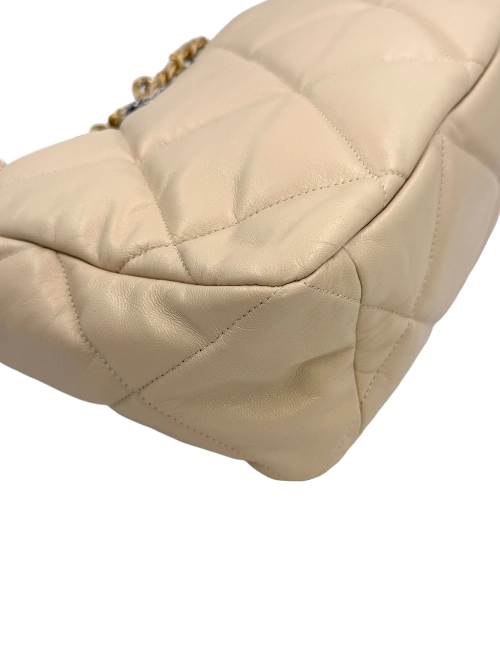Pre-owned Chanel 19 Maxi Beige Goatskin Mixed Hardware - Authenticated