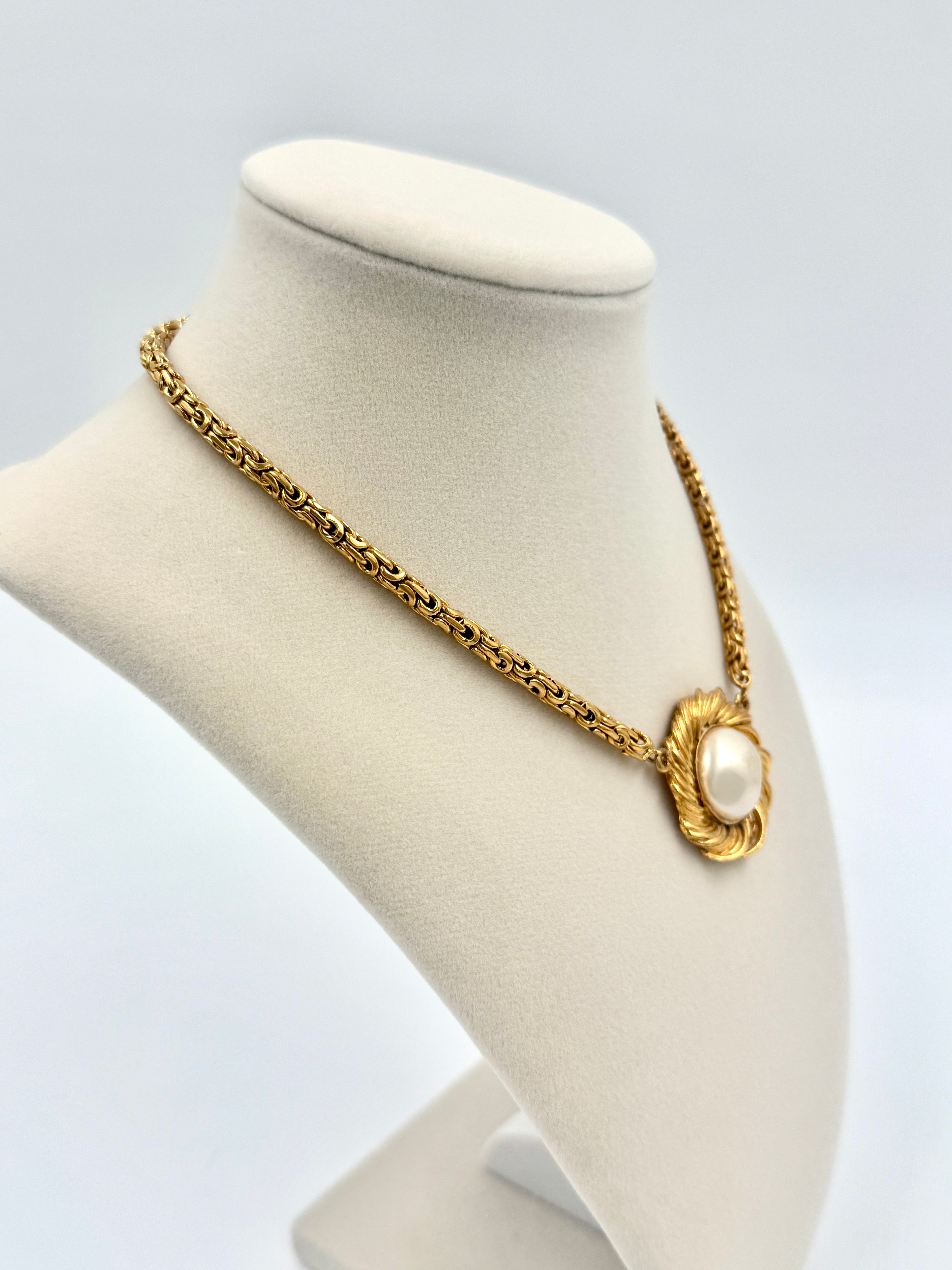 Pre-Owned Chanel Vintage 31 Rue Cambon Medallion Bracelet - Authenticated
