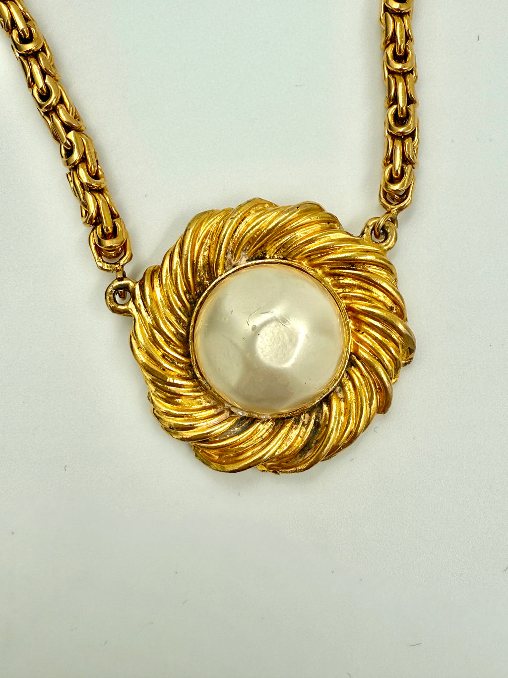 Pre-Owned Chanel Vintage 31 Rue Cambon Medallion Bracelet - Authenticated