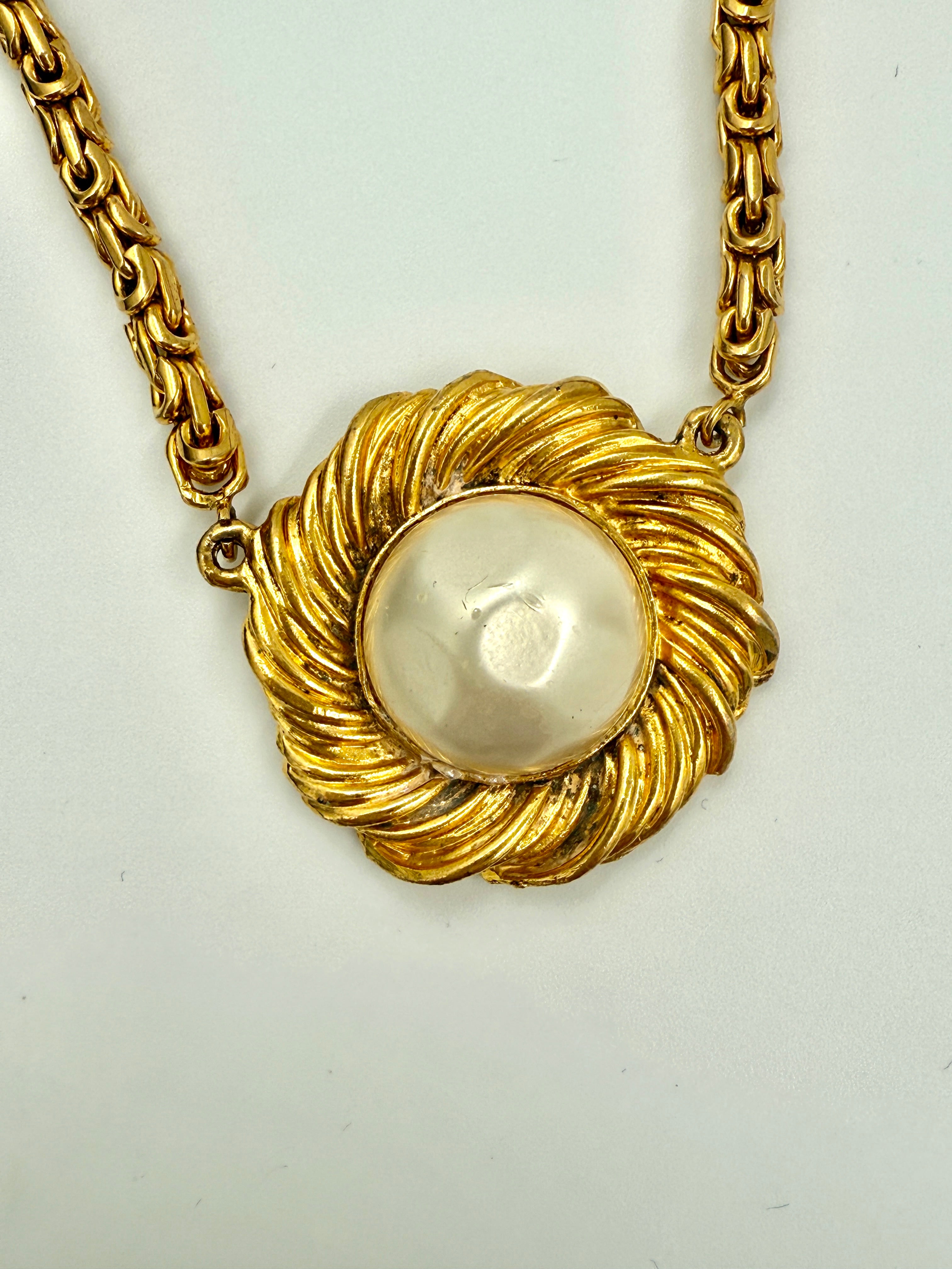 Pre-Owned Chanel Vintage 31 Rue Cambon Medallion Bracelet - Authenticated