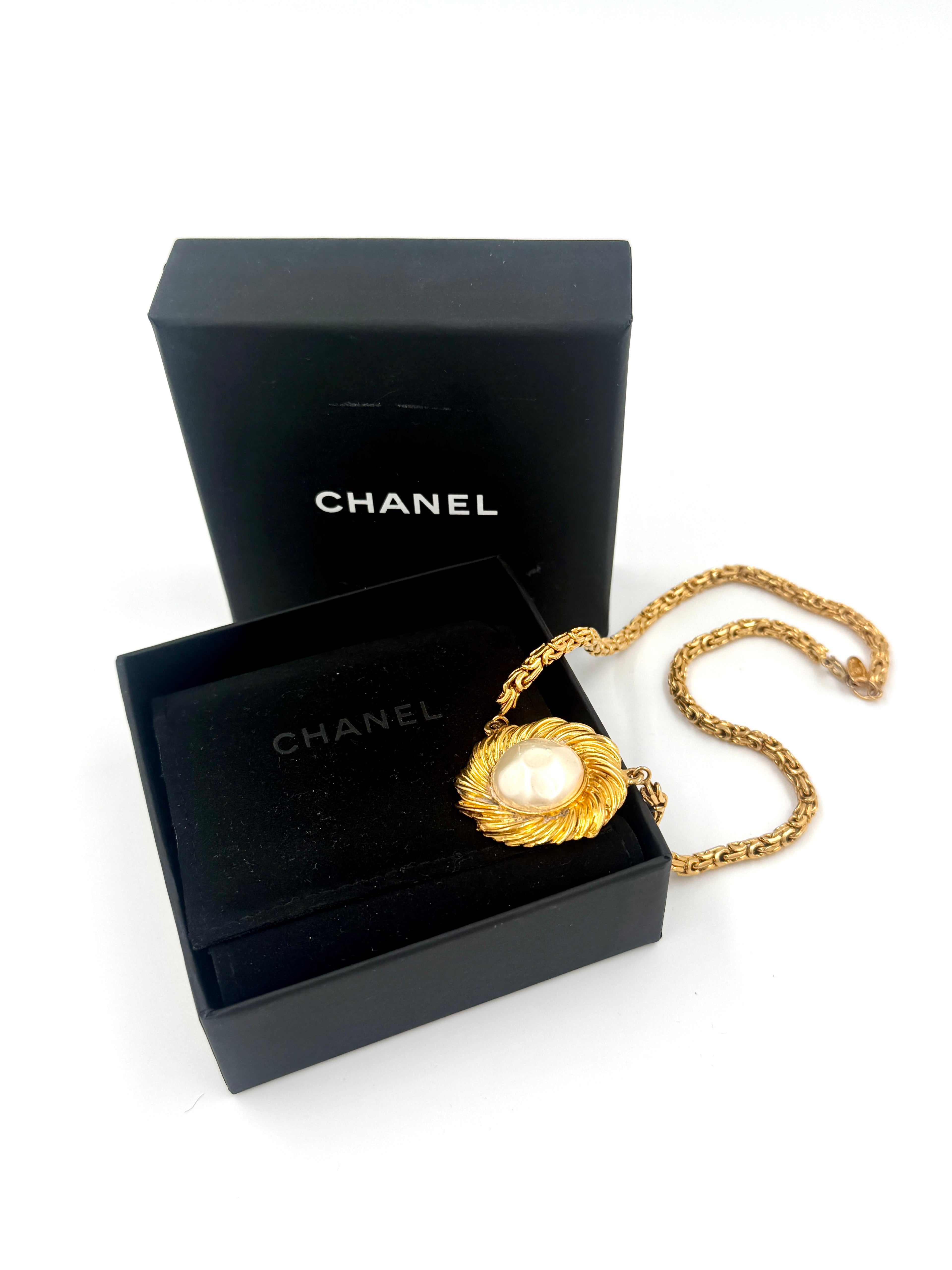 Pre-Owned Chanel Vintage 31 Rue Cambon Medallion Bracelet - Authenticated