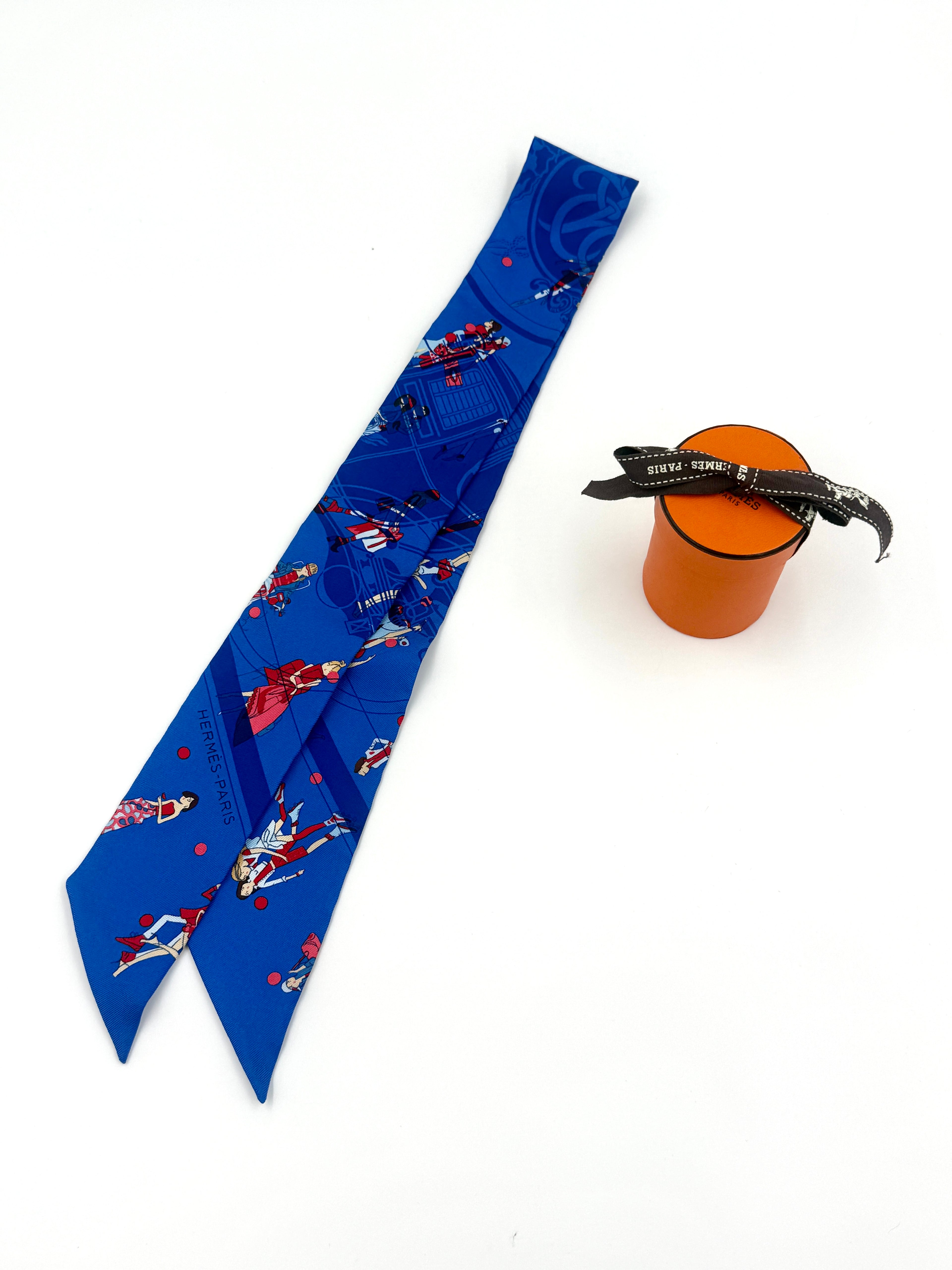 Pre-Owned Hermès Ex-Libris Les Parisiennes Silk Twilly Scarf