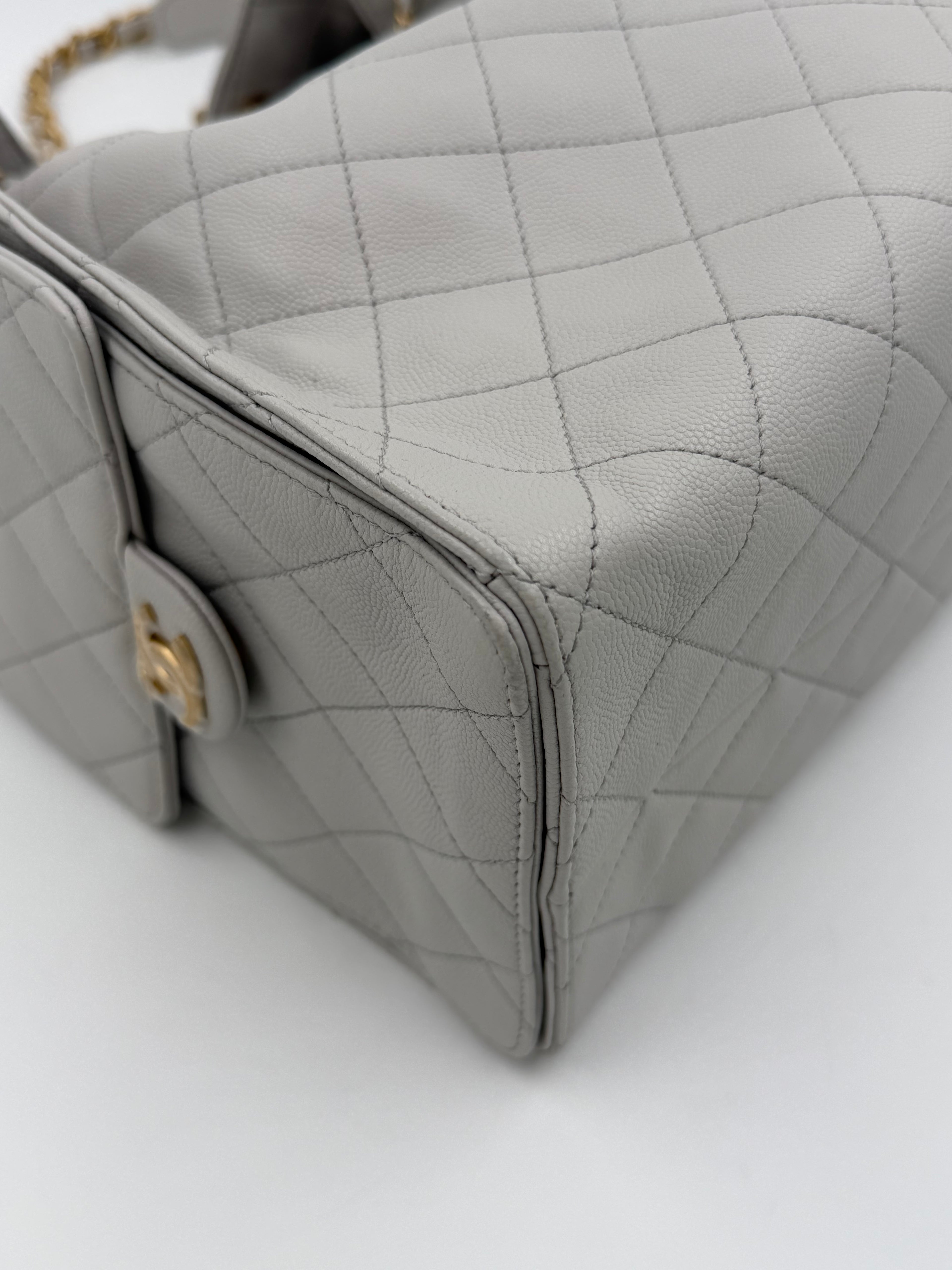 Pre-owned Chanel 25 Hobo Light Gray Caviar Leather Gold Hardware Medium - Authenticated
