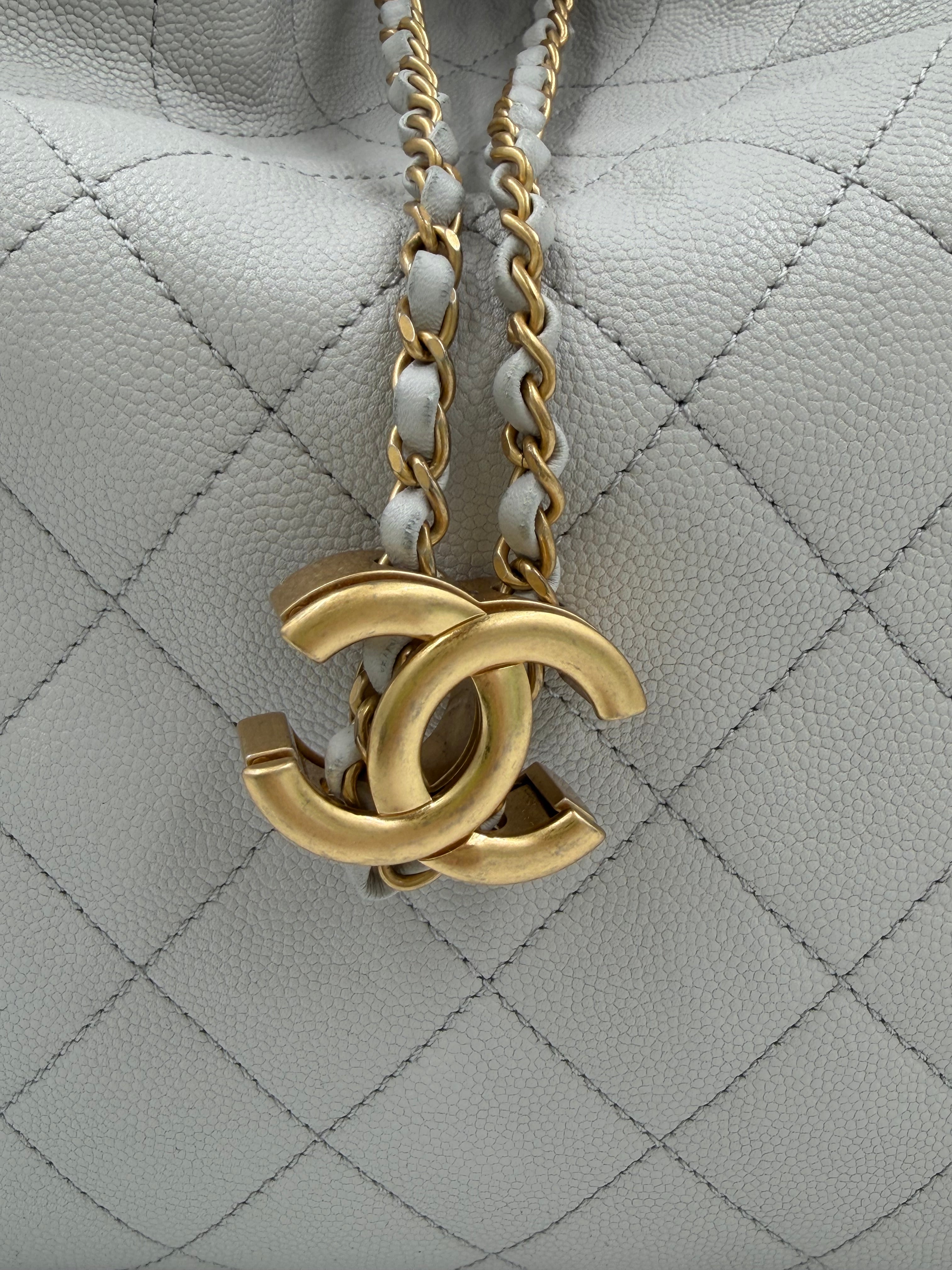 Pre-owned Chanel 25 Hobo Light Gray Caviar Leather Gold Hardware Medium - Authenticated