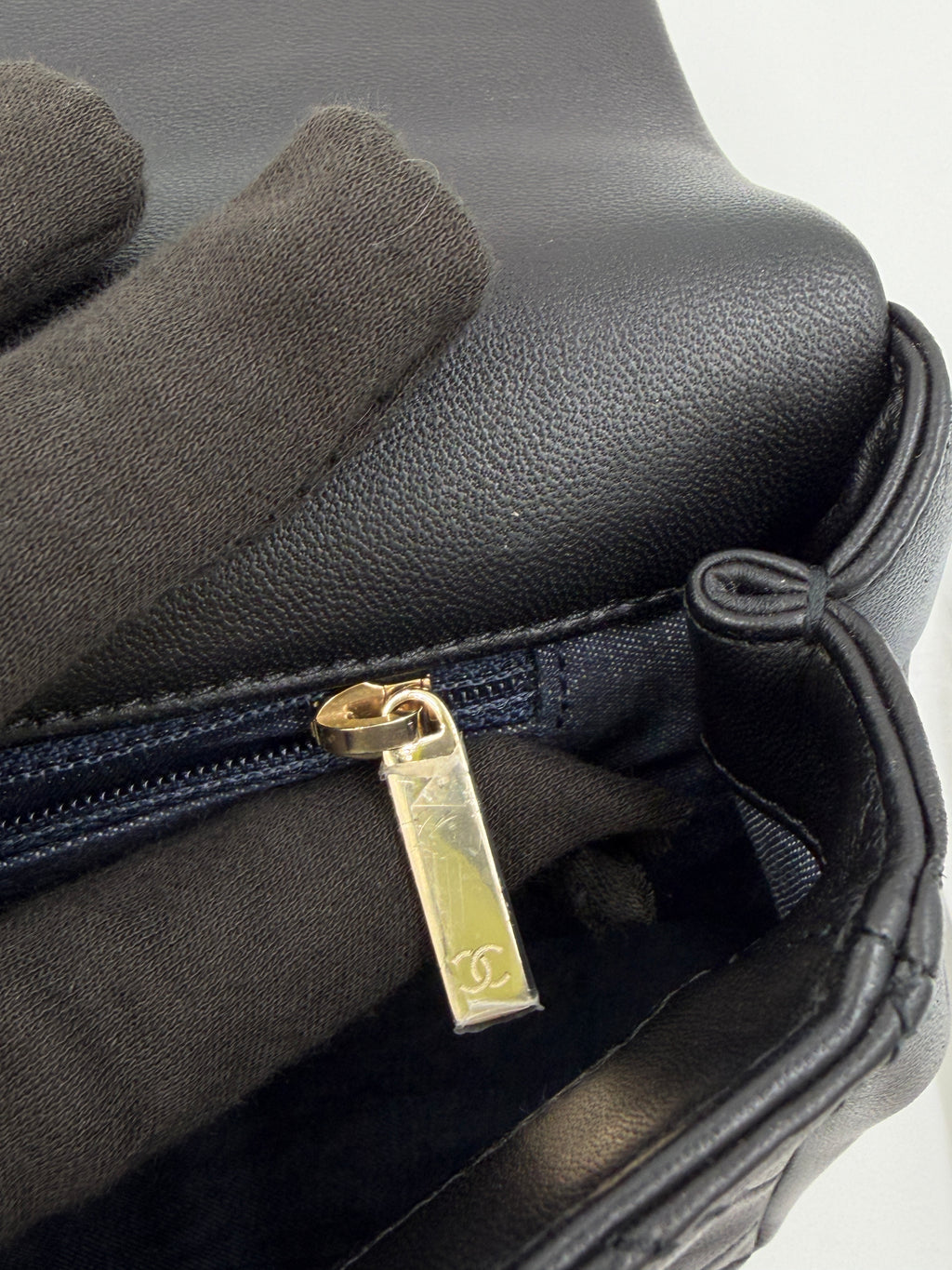 Pre-Owned Chanel Elegant Chain Flap Bag  - Authenticated