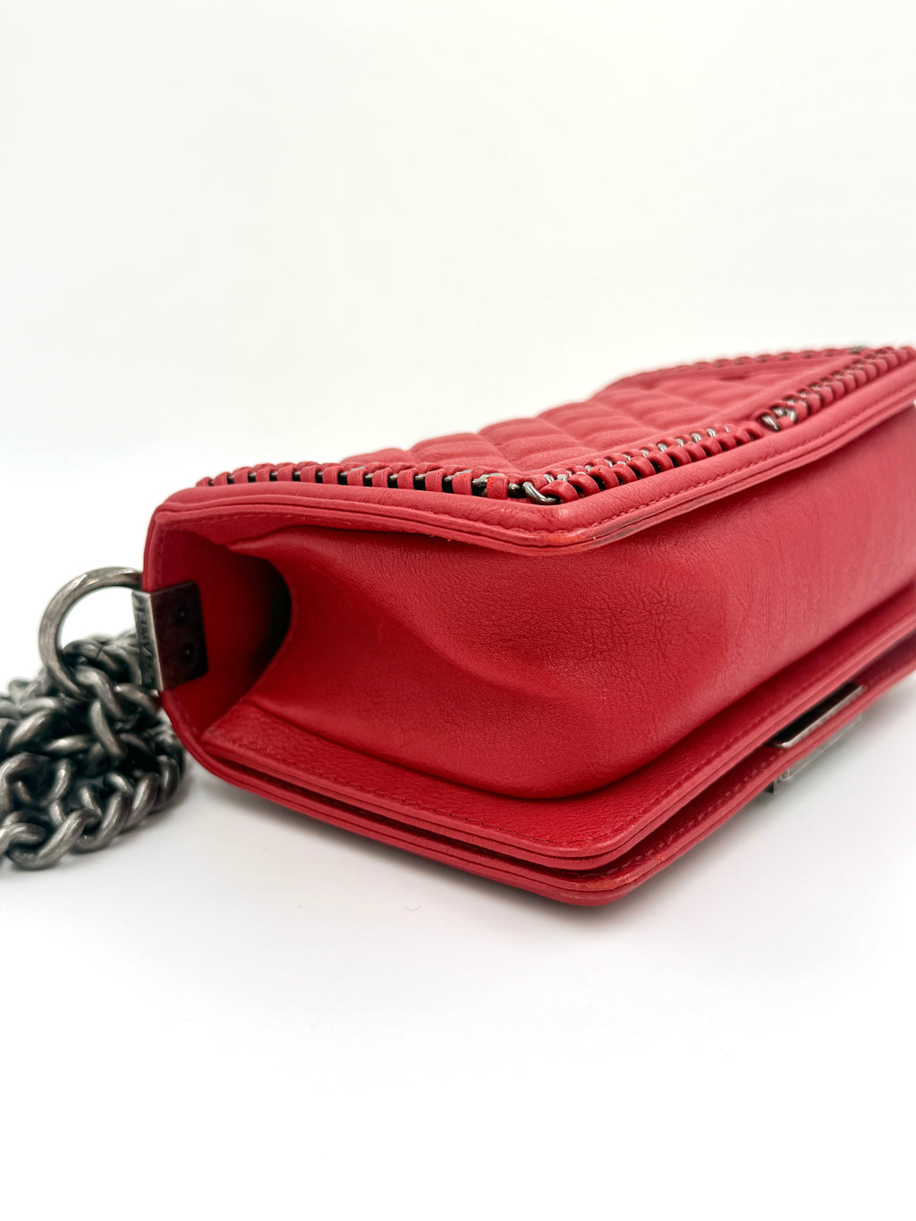 Pre-Owned Chanel Boy Bag Small Red Chain Top Handle Lambskin Series 23 2016-2017 - Authenticated