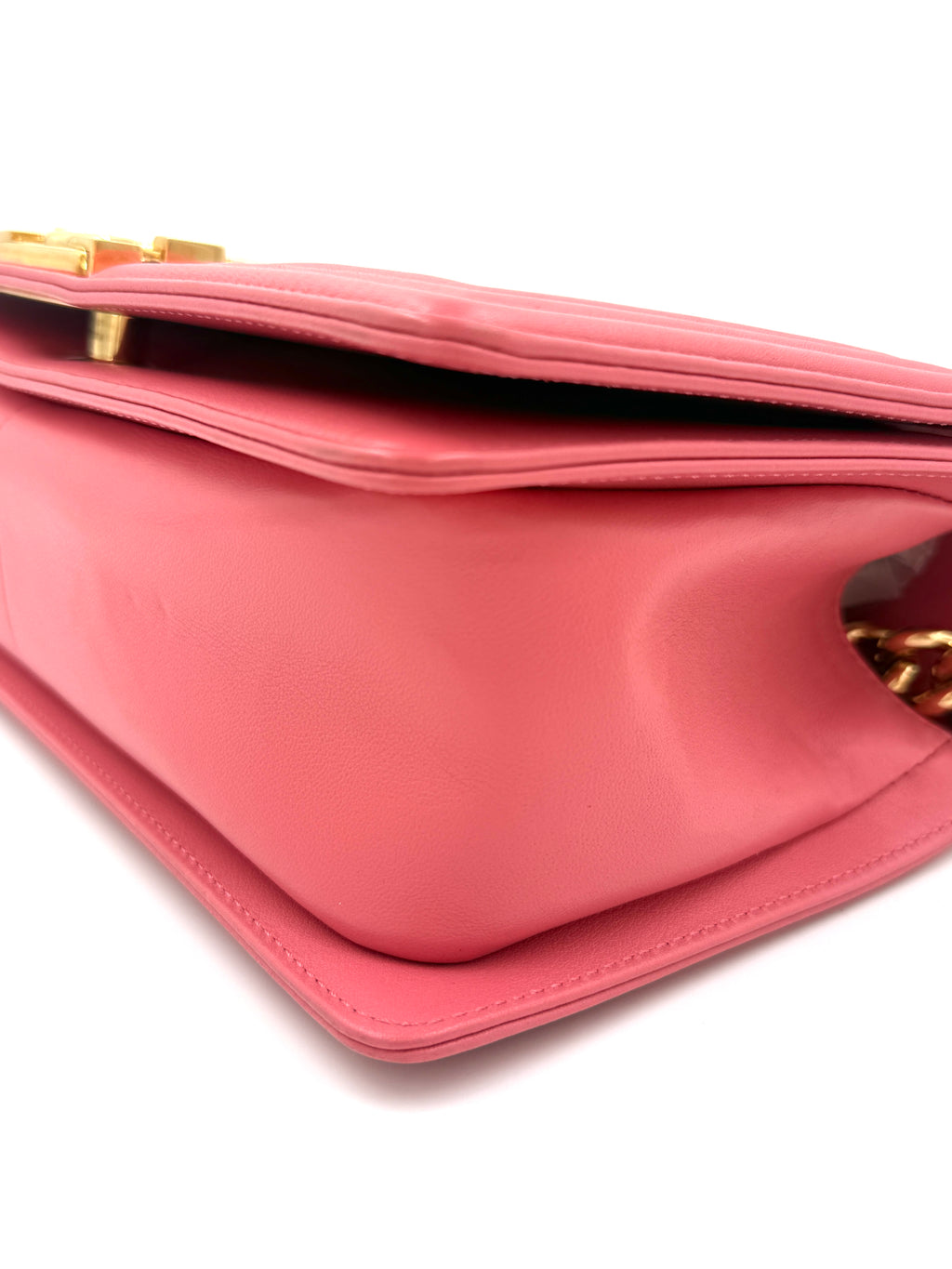 Pre-Owned Chanel Coral Pink Chevron Medium Boy Bag Gold Hardware - Authenticated