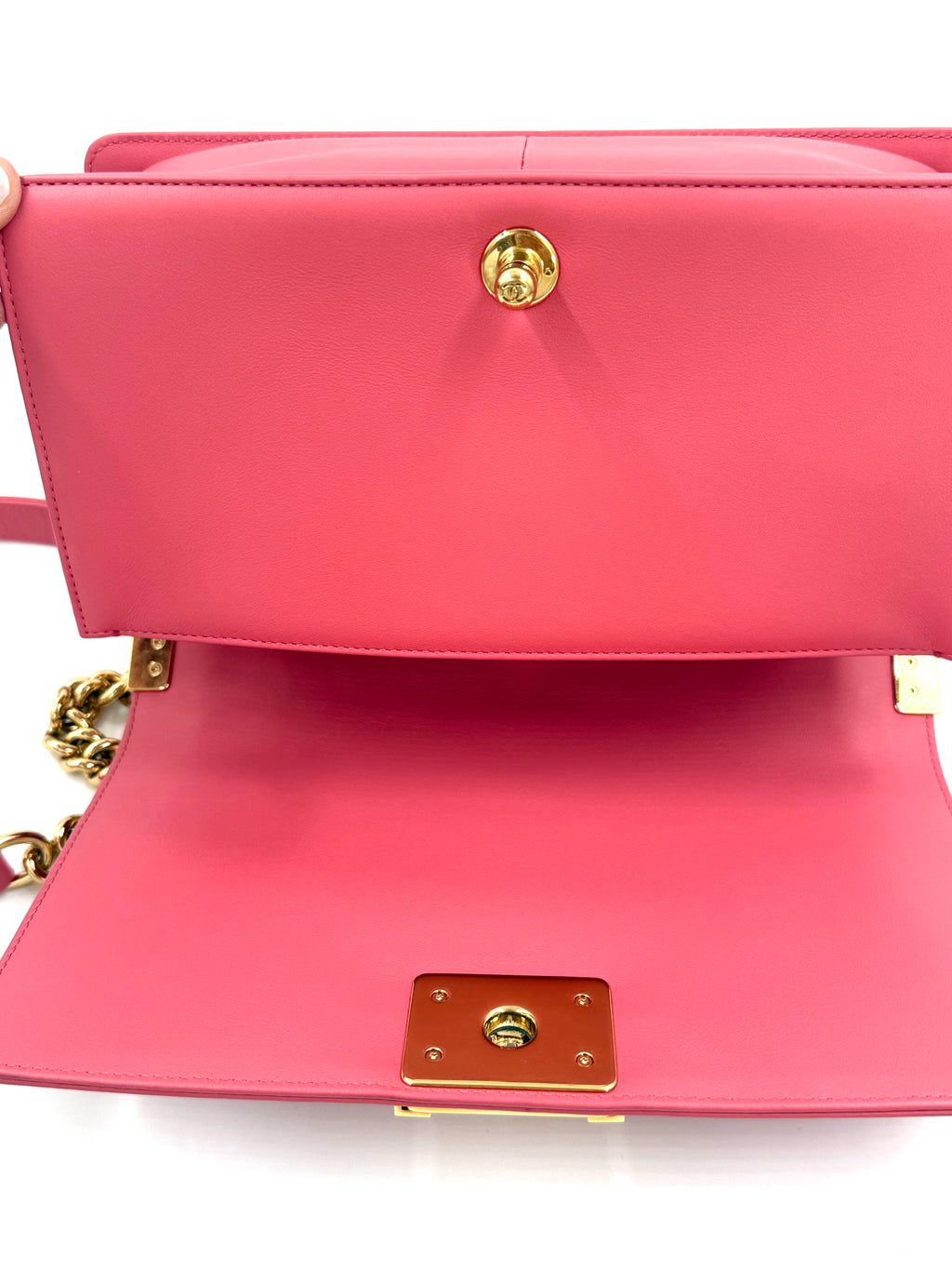Pre-Owned Chanel Coral Pink Chevron Medium Boy Bag Gold Hardware - Authenticated