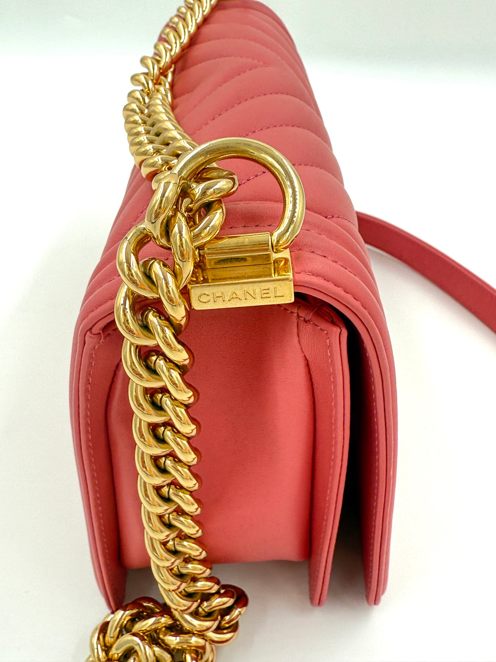 Pre-Owned Chanel Coral Pink Chevron Medium Boy Bag Gold Hardware - Authenticated