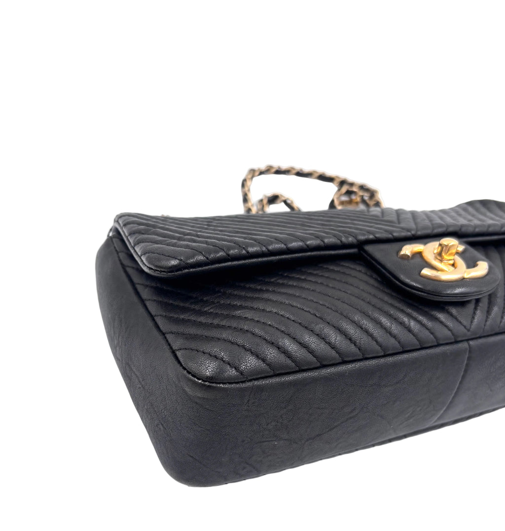 Pre-owned Chanel Medium Surpique Chevron Flap bag Black Gold-Tone Hardware - Authenticated