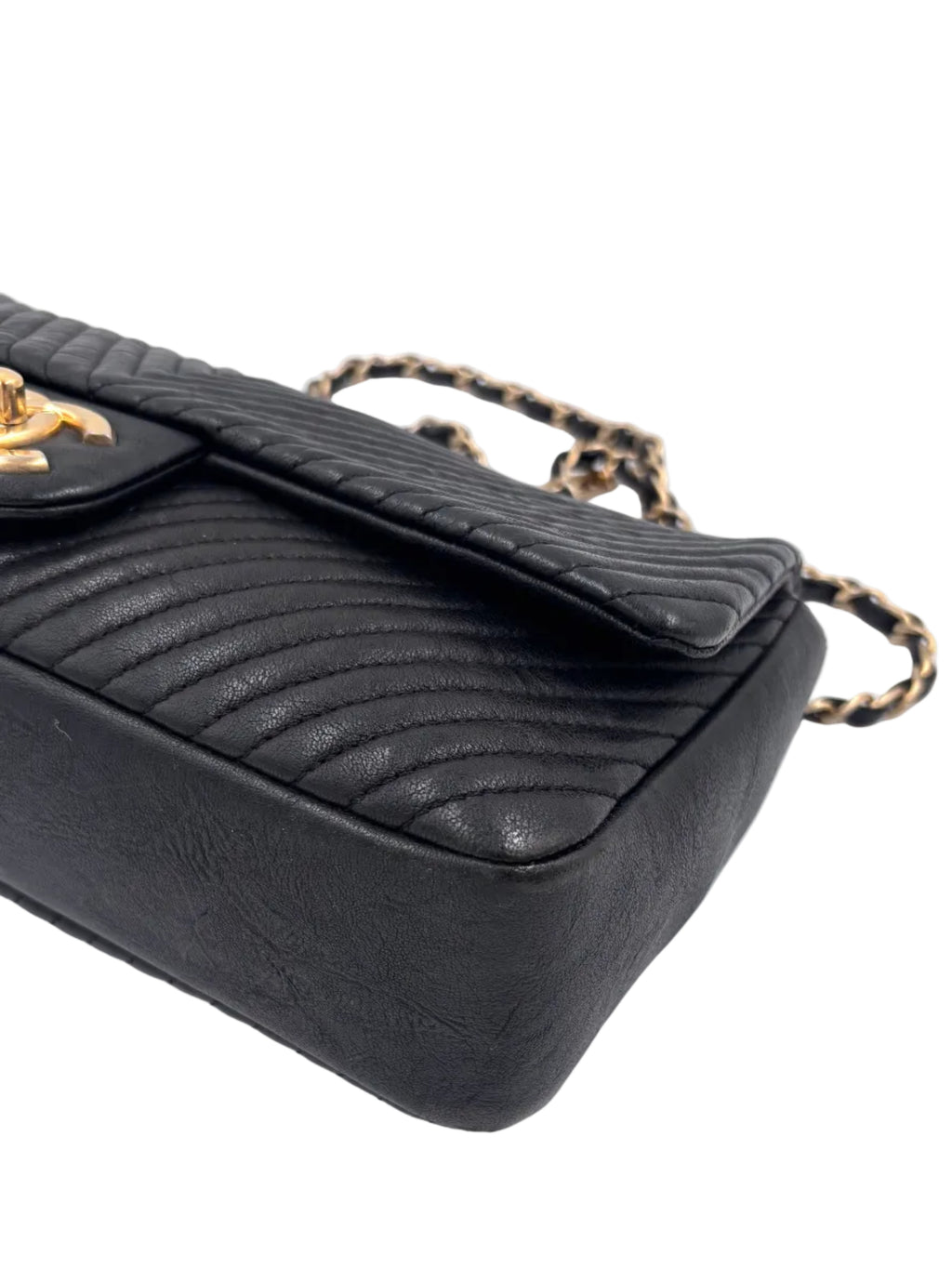 Pre-owned Chanel Medium Surpique Chevron Flap bag Black Gold-Tone Hardware - Authenticated