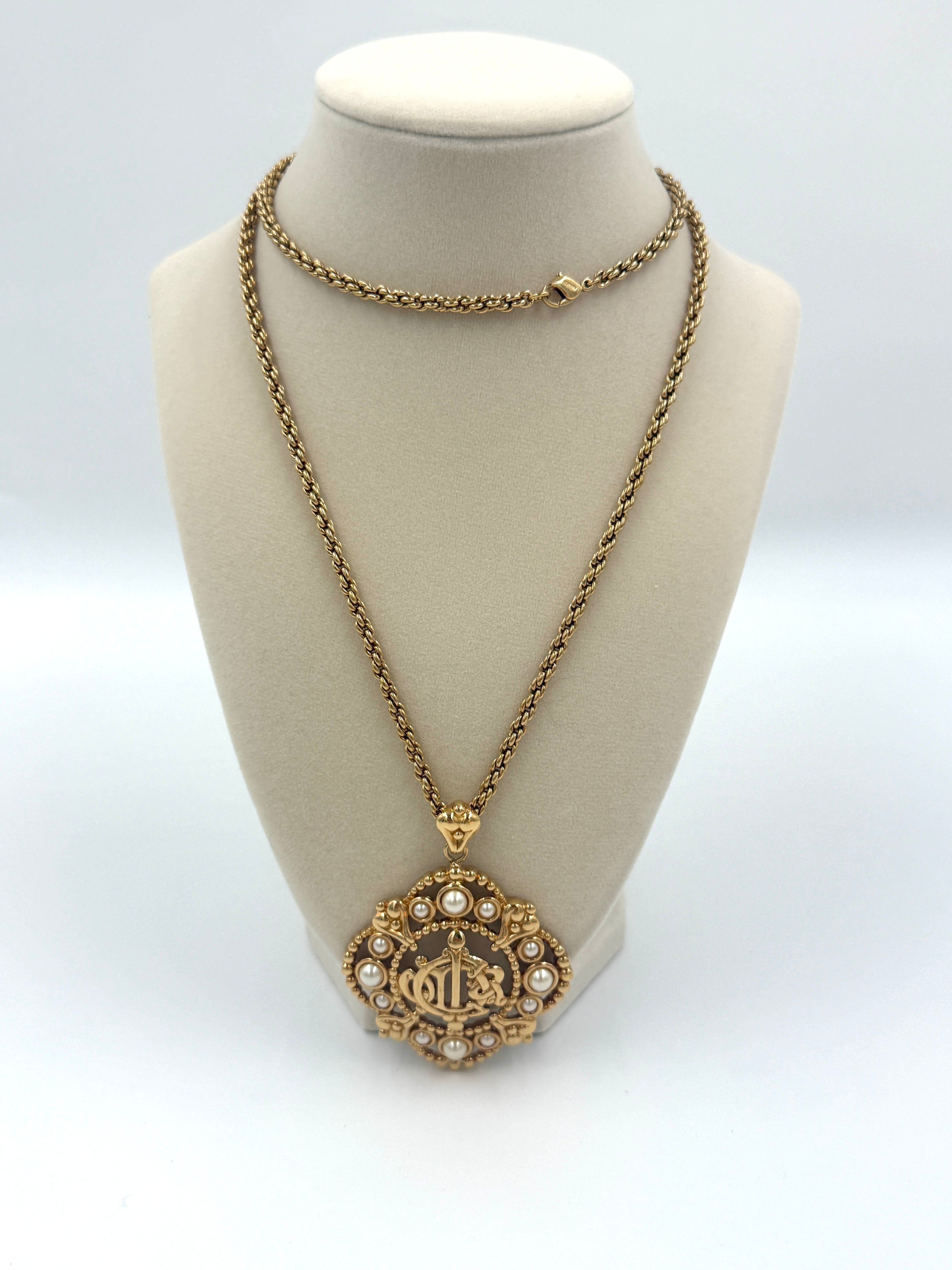 Pre-Owned Vintage CHRISTIAN DIOR Logo Insignia Pearl Medallion Necklace - Authenticated