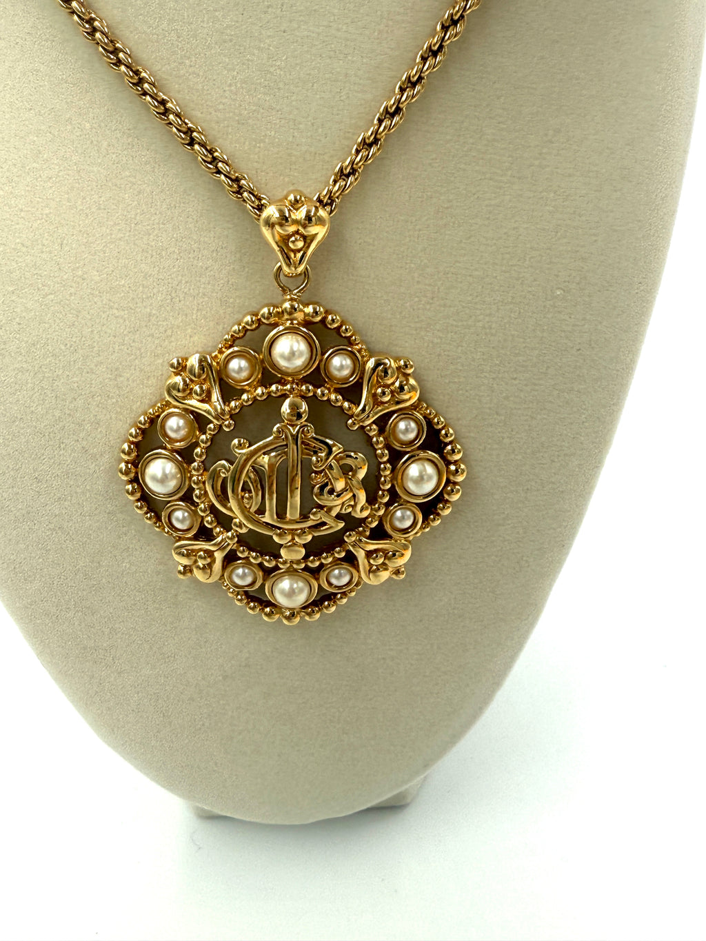 Pre-Owned Vintage CHRISTIAN DIOR Logo Insignia Pearl Medallion Necklace - Authenticated