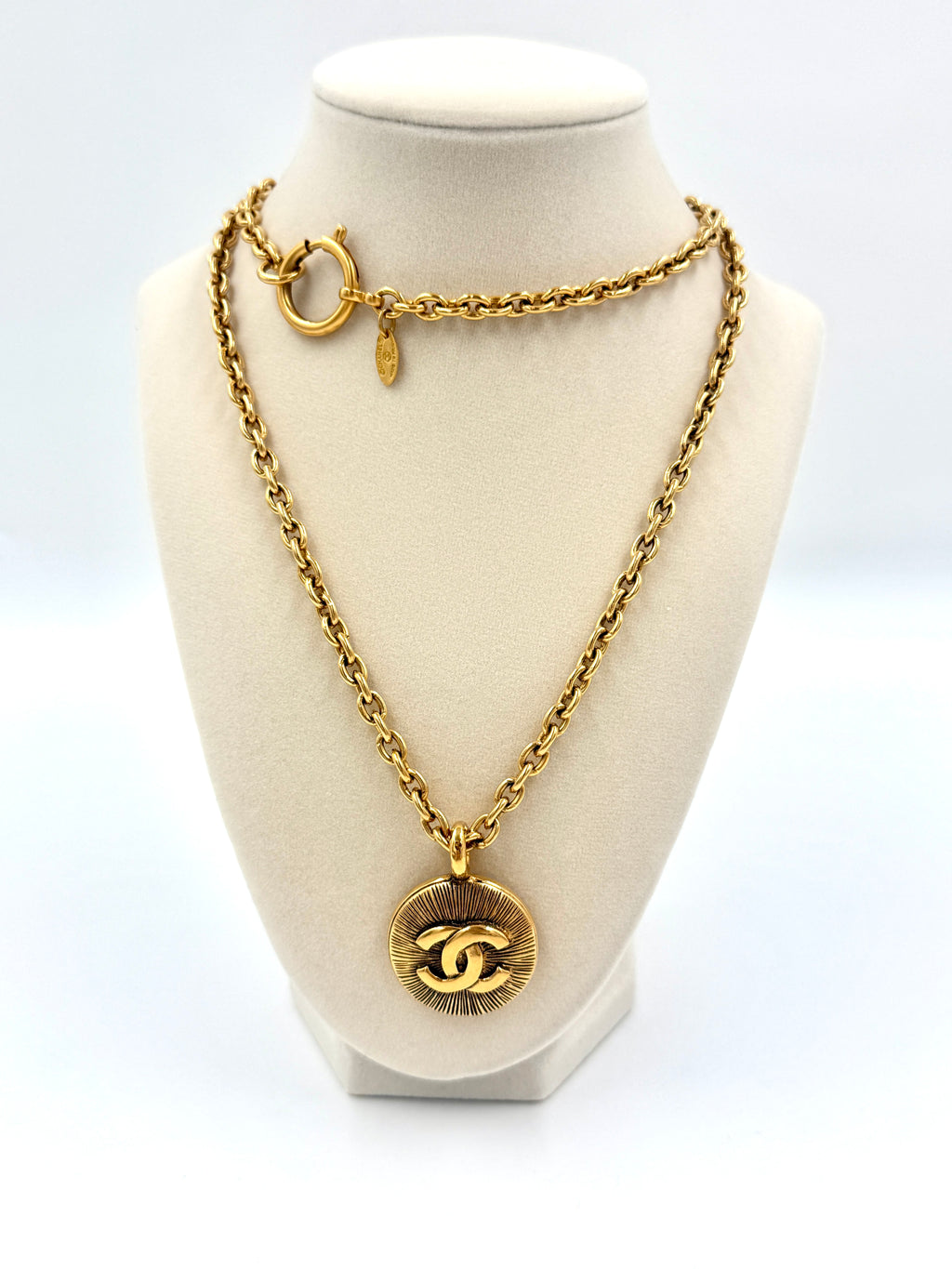 Pre-Owned Chanel Vintage Gold-Toned CC Pendant Necklace - Authenticated