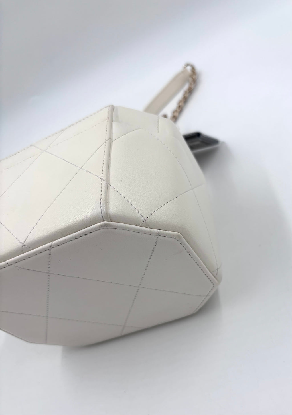 Pre-owned Chanel Vanity Case Small White Quilted Lambskin Top Handle Bag - Authenticated