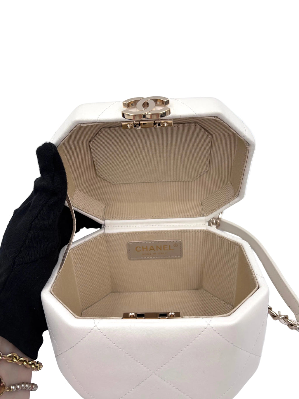 Pre-owned Chanel Vanity Case Small White Quilted Lambskin Top Handle Bag - Authenticated
