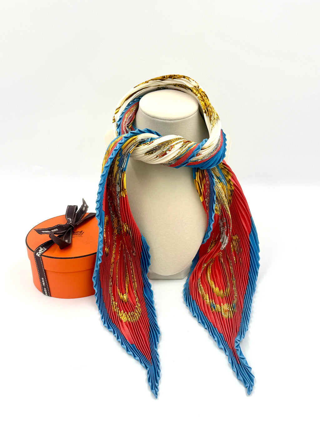 Pre-Owned Hermès Pleated Silk Scarf Grands Fonds