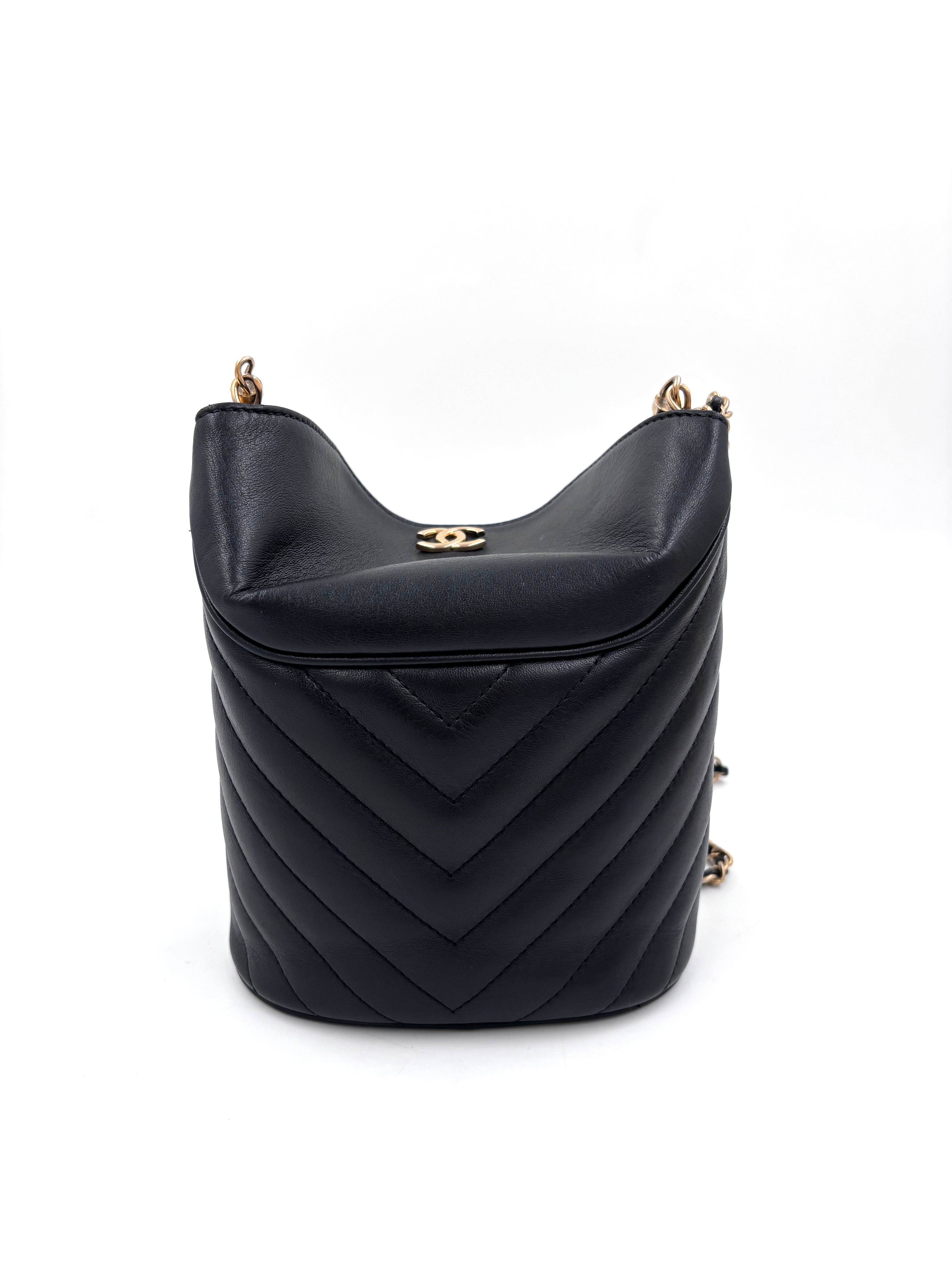 Pre-owned Chanel Handle with Chic Bucket Bag - Authenticated