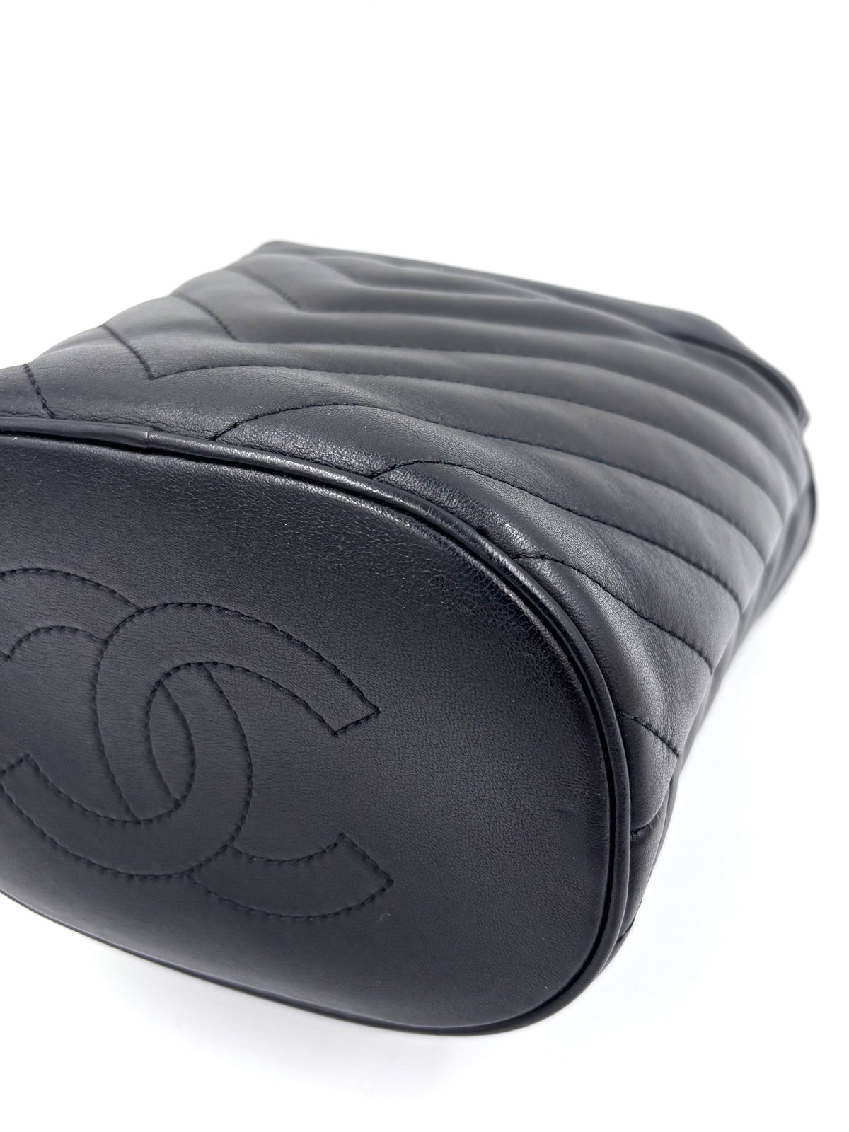 Pre-owned Chanel Handle with Chic Bucket Bag - Authenticated