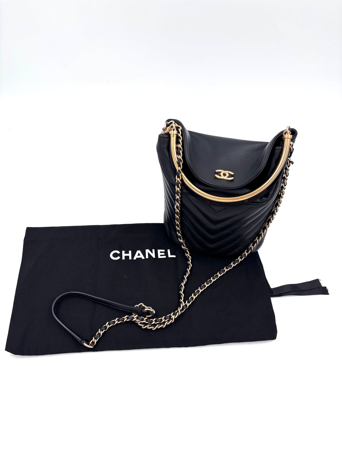Pre-owned Chanel Handle with Chic Bucket Bag - Authenticated