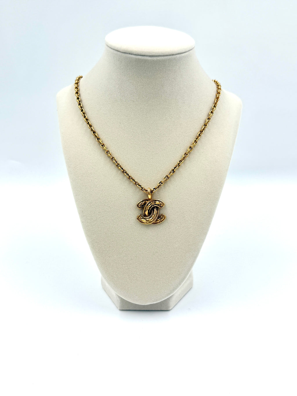 Pre-Owned Chanel Vintage Quilted CC Pendant Necklace - Gold Tone - Authenticated