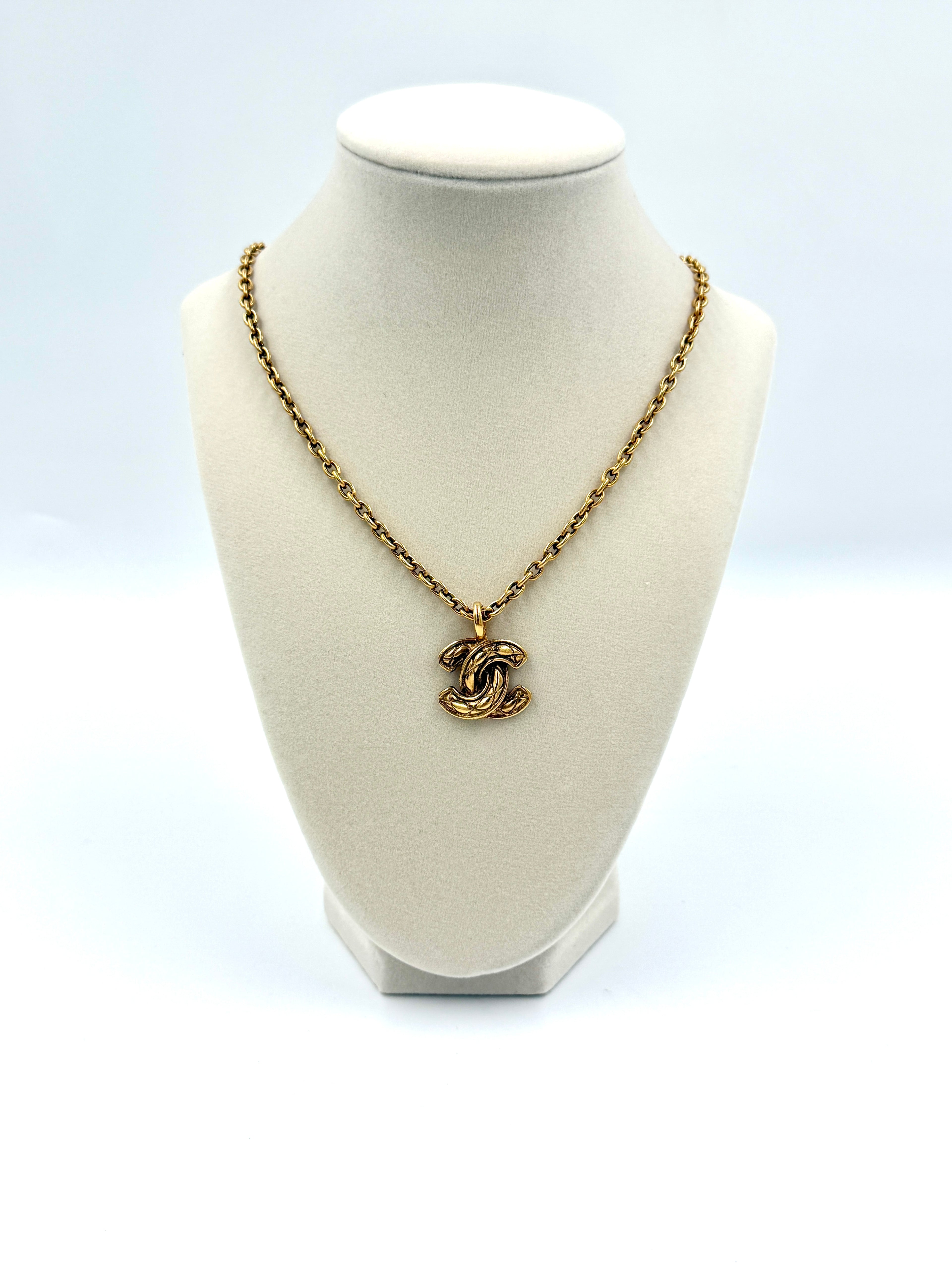 Pre-Owned Chanel Vintage Quilted CC Pendant Necklace - Gold Tone - Authenticated