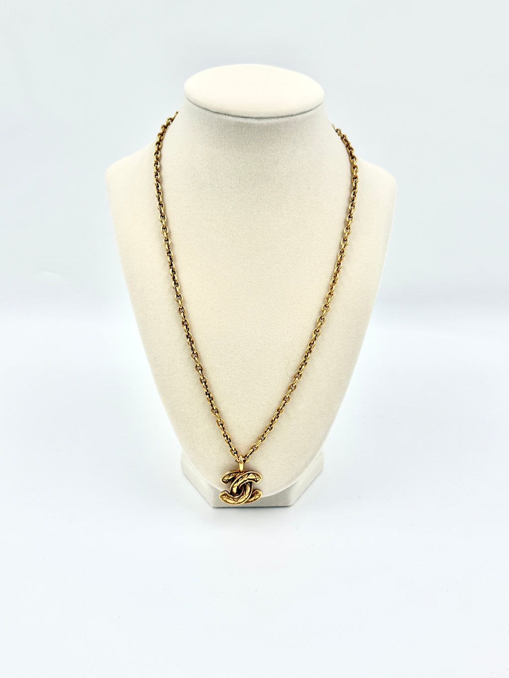 Pre-Owned Chanel Vintage Quilted CC Pendant Necklace - Gold Tone - Authenticated