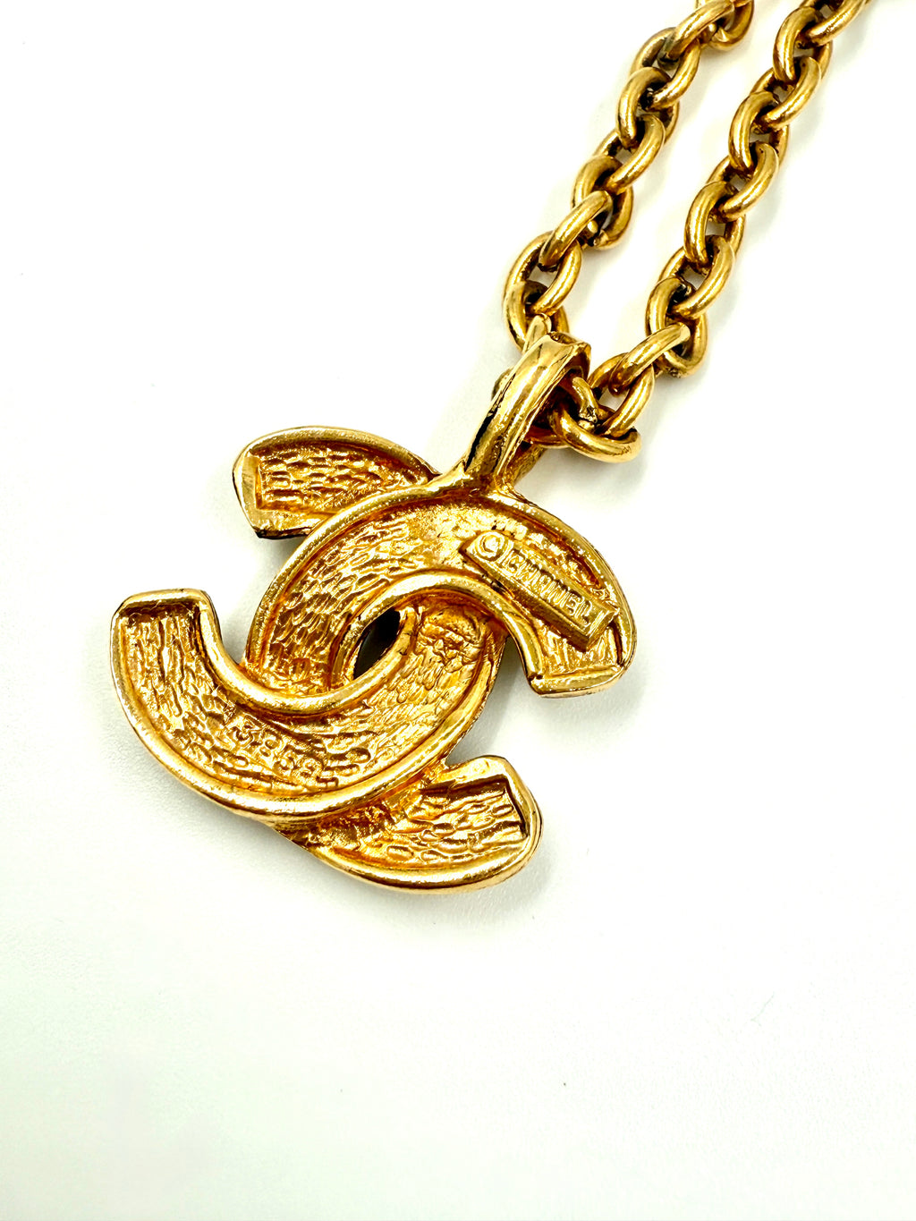 Pre-Owned Chanel Vintage Quilted CC Pendant Necklace - Gold Tone - Authenticated
