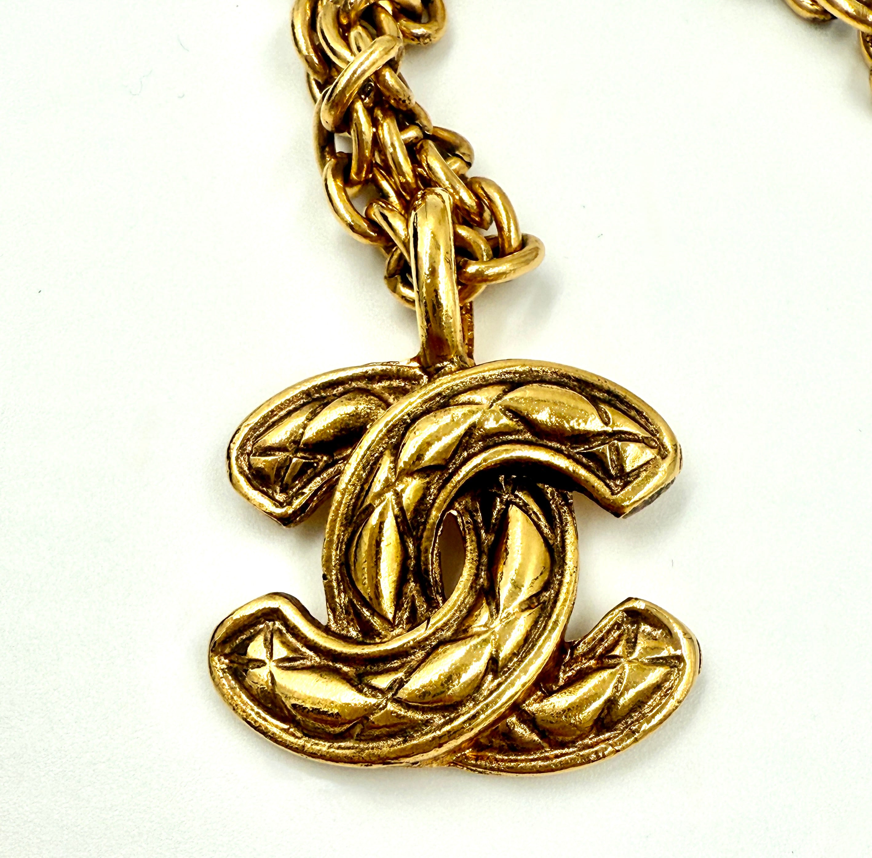 Pre-Owned Chanel Vintage Quilted CC Pendant Necklace - Gold Tone - Authenticated