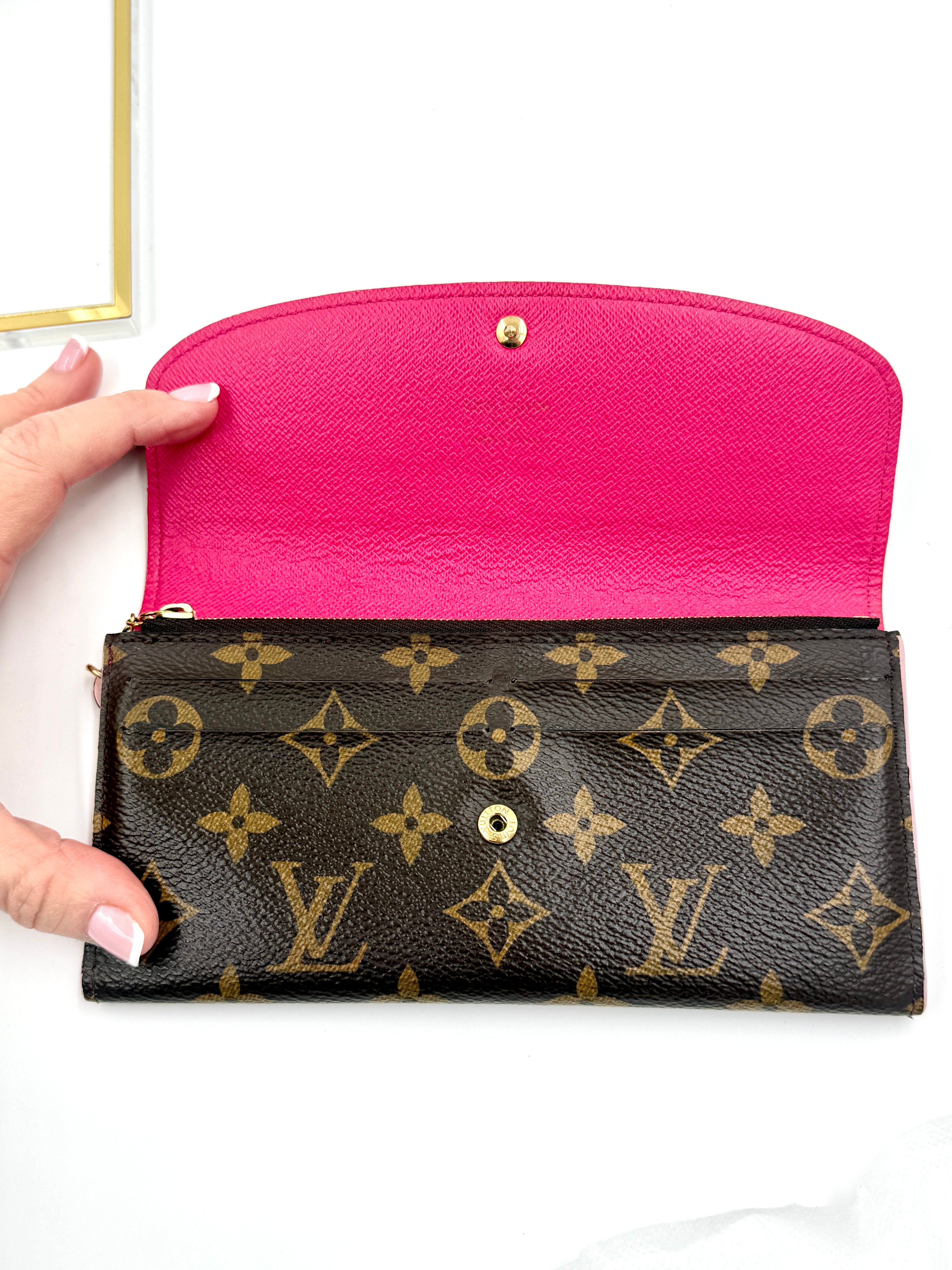 Pre-Owned LOUIS VUITTON Monogram Bloom Flower Emilie Wallet Chain and Insert - Authenticated