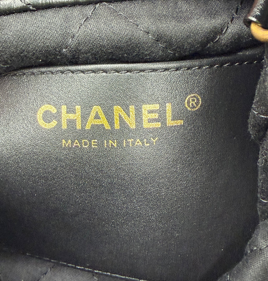 Pre-owned Chanel Shiny Calfskin Quilted Mini Chanel 22 Black Gold Hardware - Authenticated