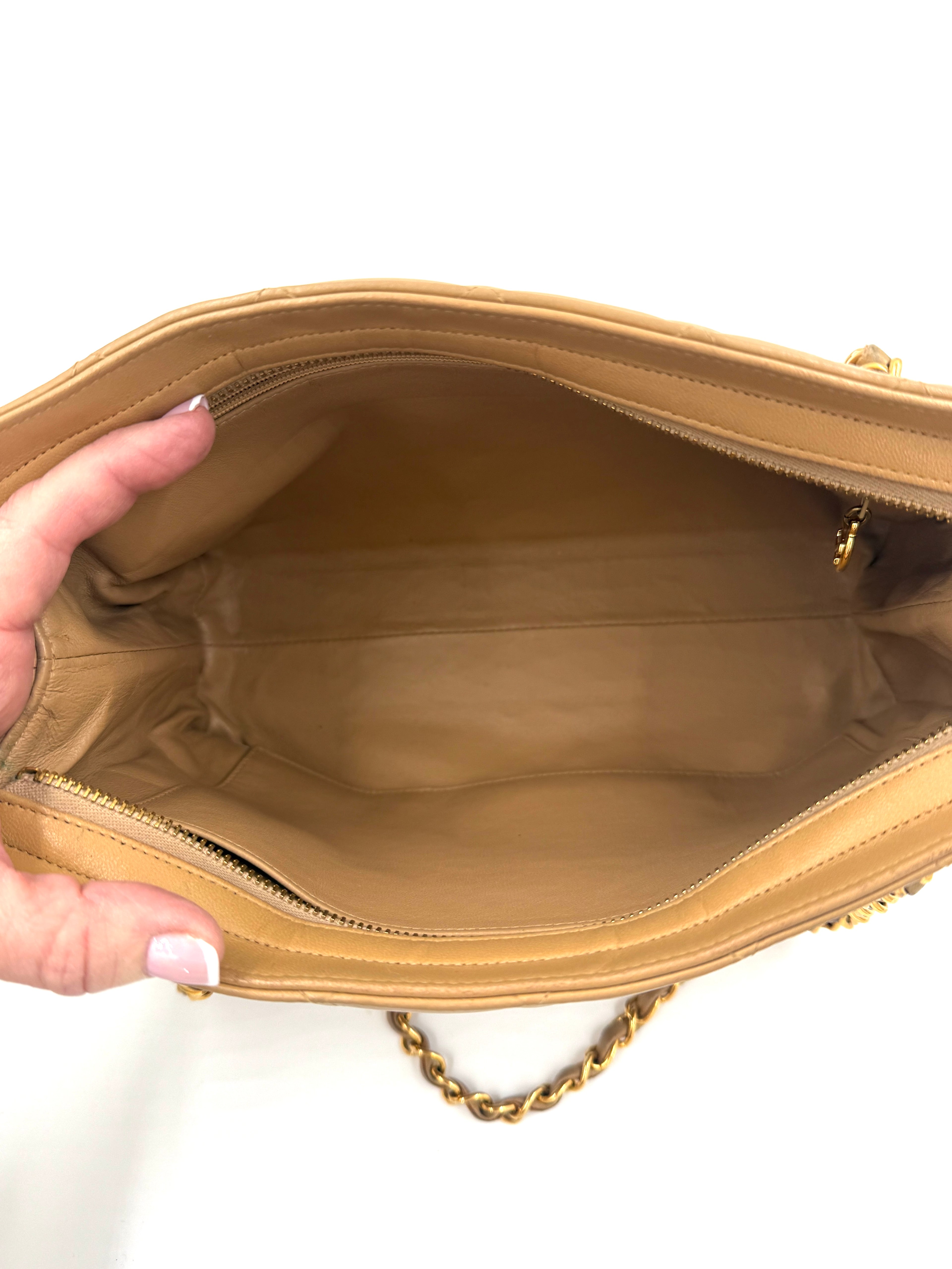 Pre-Owned Chanel Vintage Petite Shopping Tote In Beige Lambskin - Authenticated