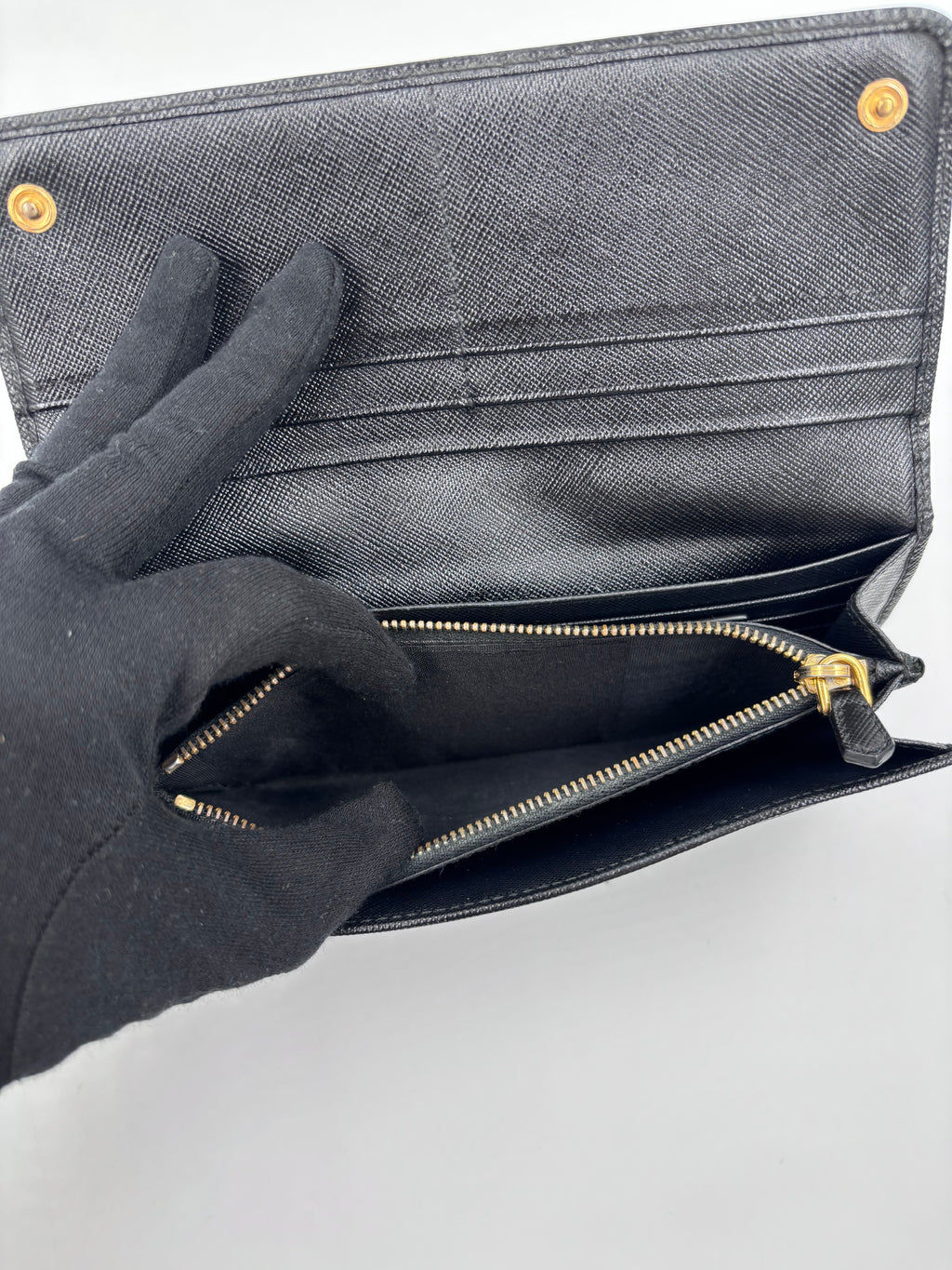 Pre-owned Prada Saffiano Leather Wallet in Black with Gold Hardware - Authenticated