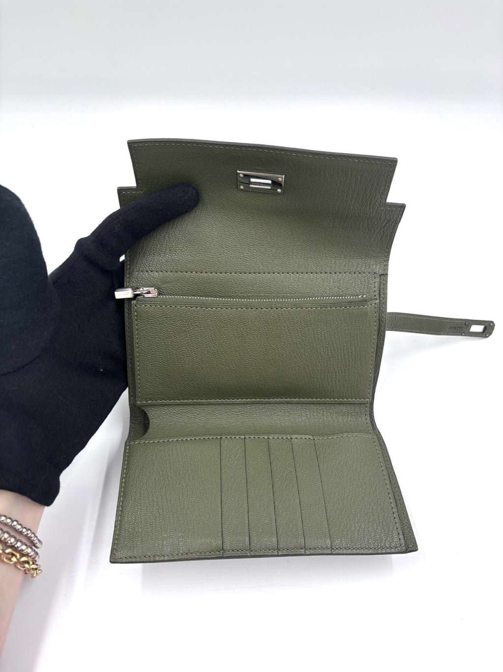 Pre-owned Hermès Kelly Wallet in Olive Green with Sliver Hardware - Authenticated