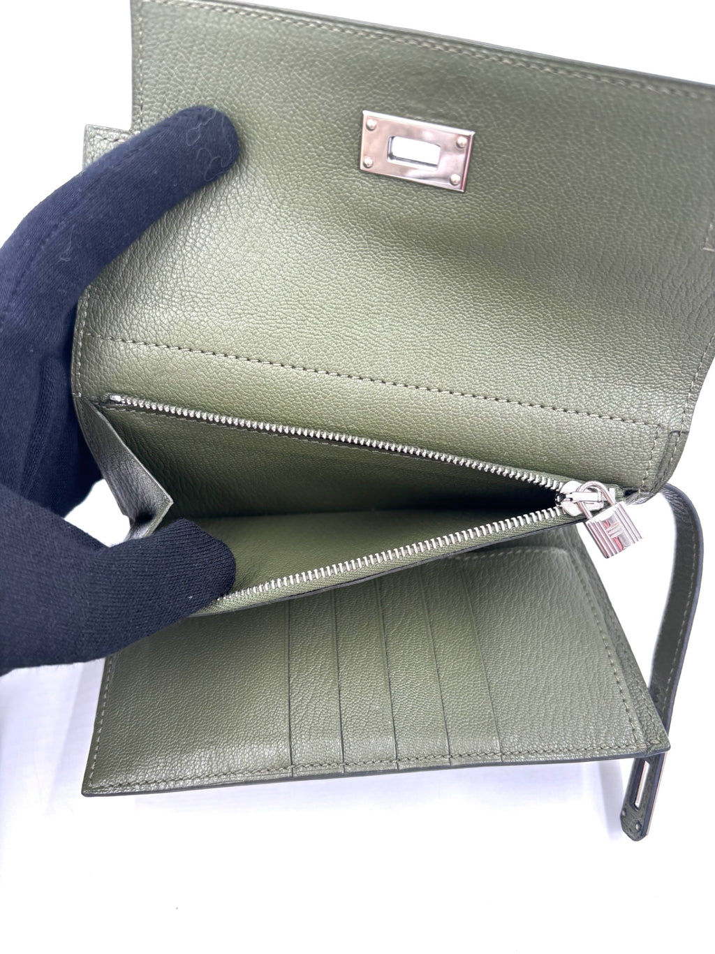 Pre-owned Hermès Kelly Wallet in Olive Green with Sliver Hardware - Authenticated