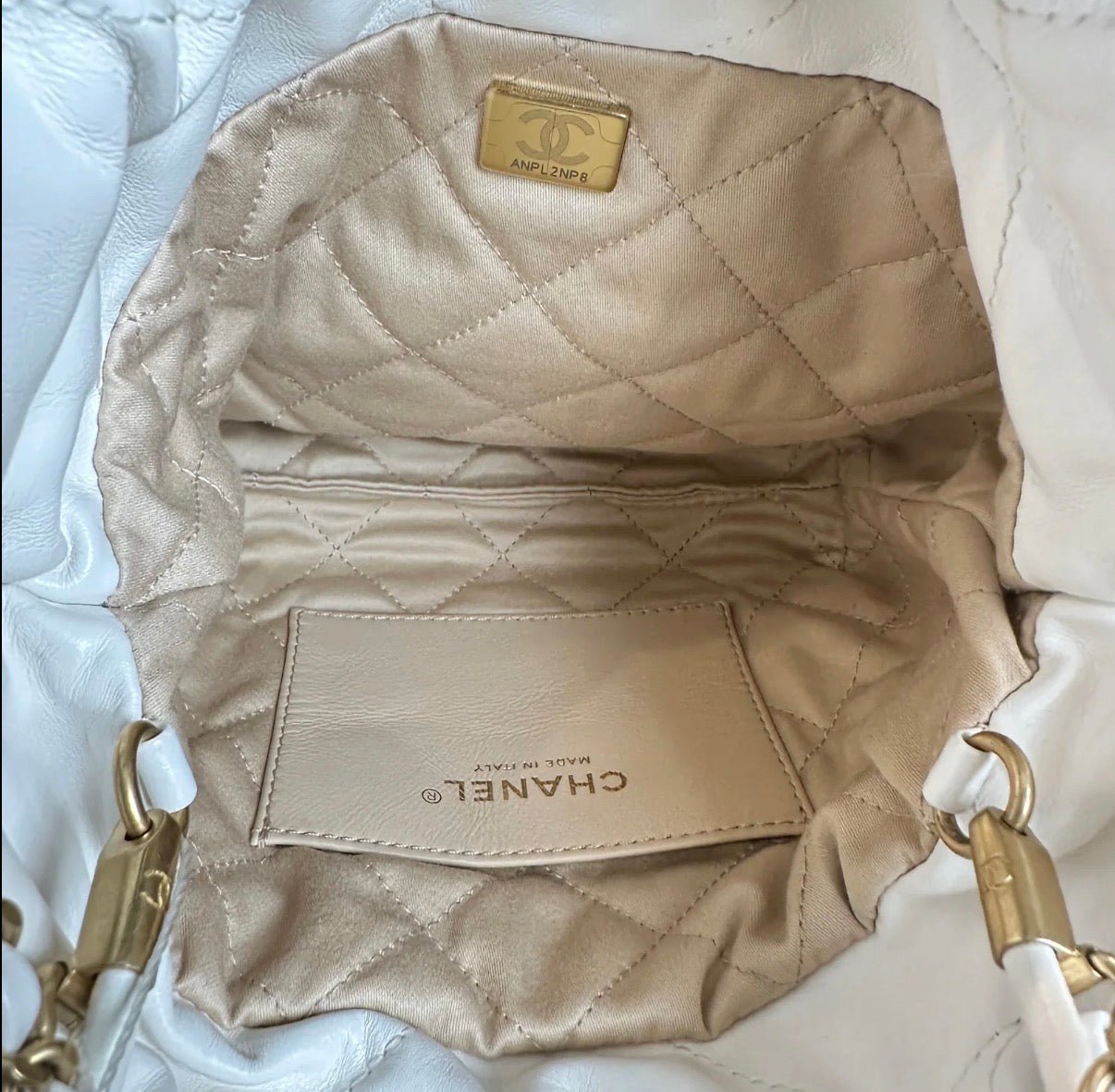 Pre-owned Chanel White Mini 22 with Gold Hardware - Authenticated