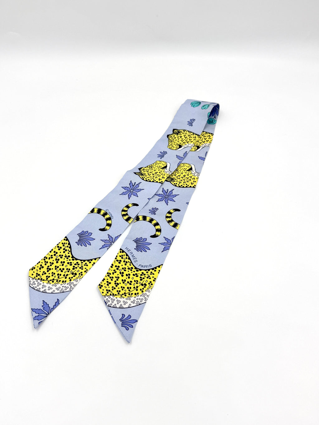 Pre-Owned Hermès Les Leopards Silk Twilly Pristine