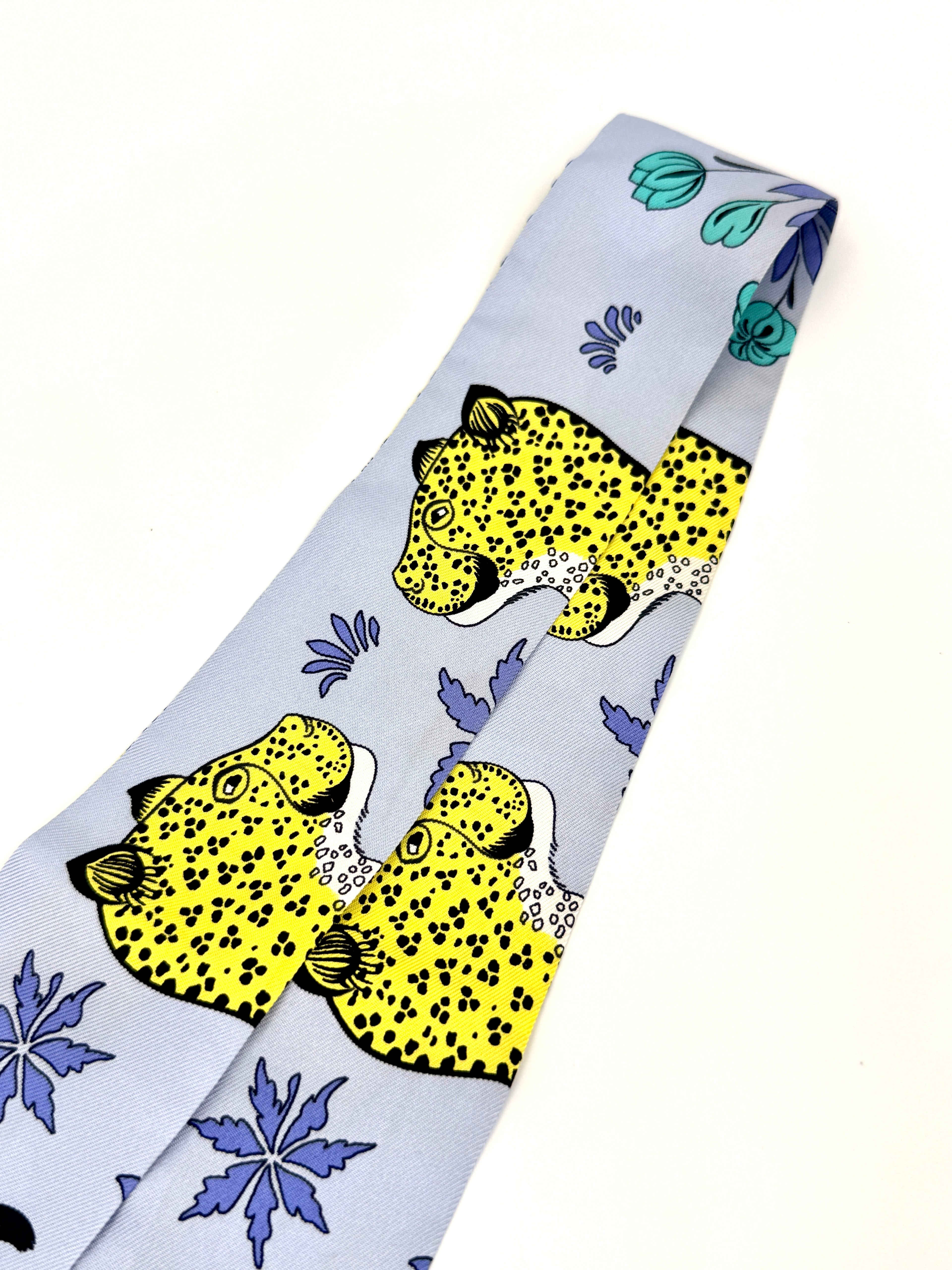 Pre-Owned Hermès Les Leopards Silk Twilly Pristine