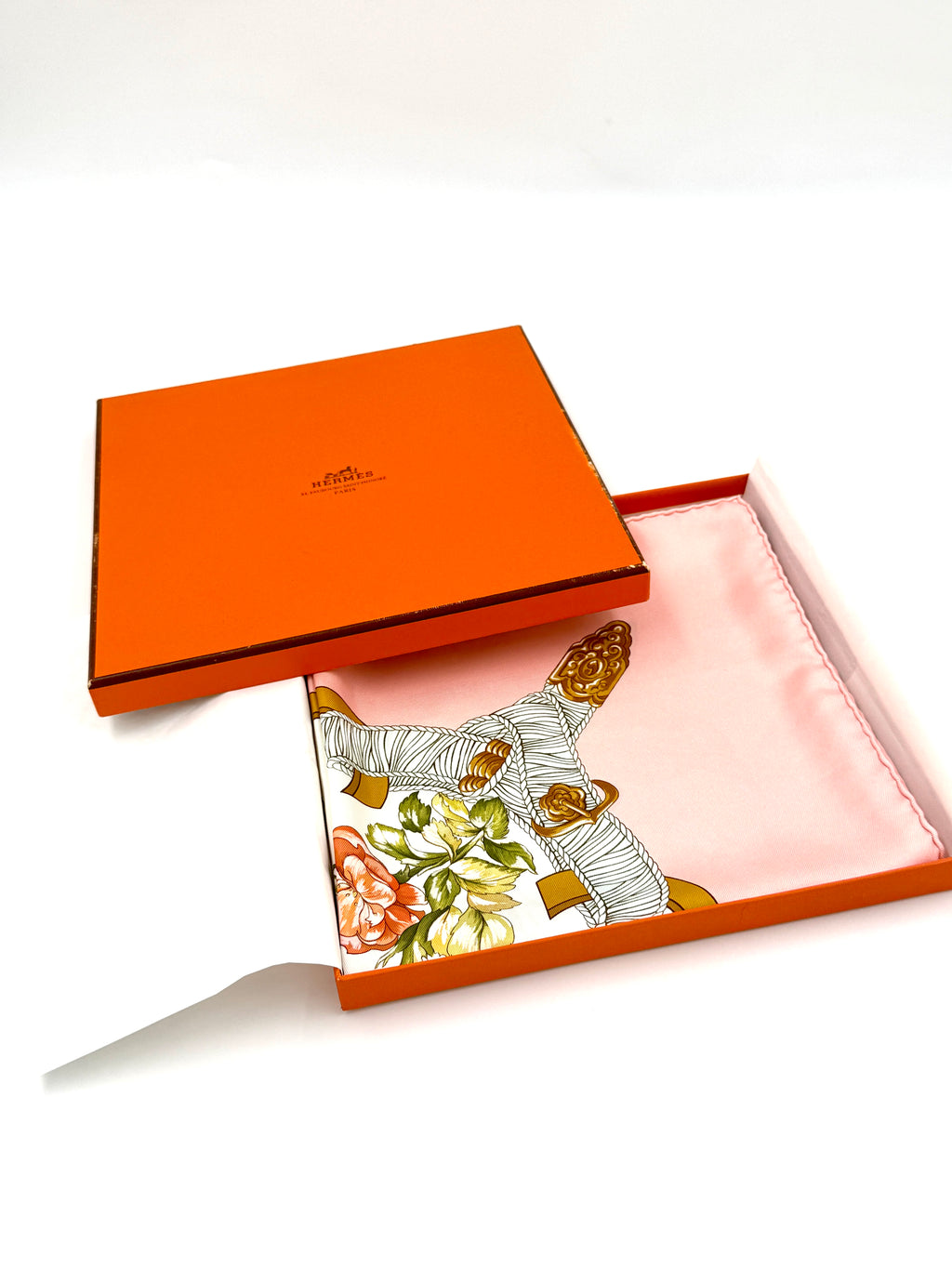 Pre-Owned Hermès Leila Menchari "Regina" Silk Scarf