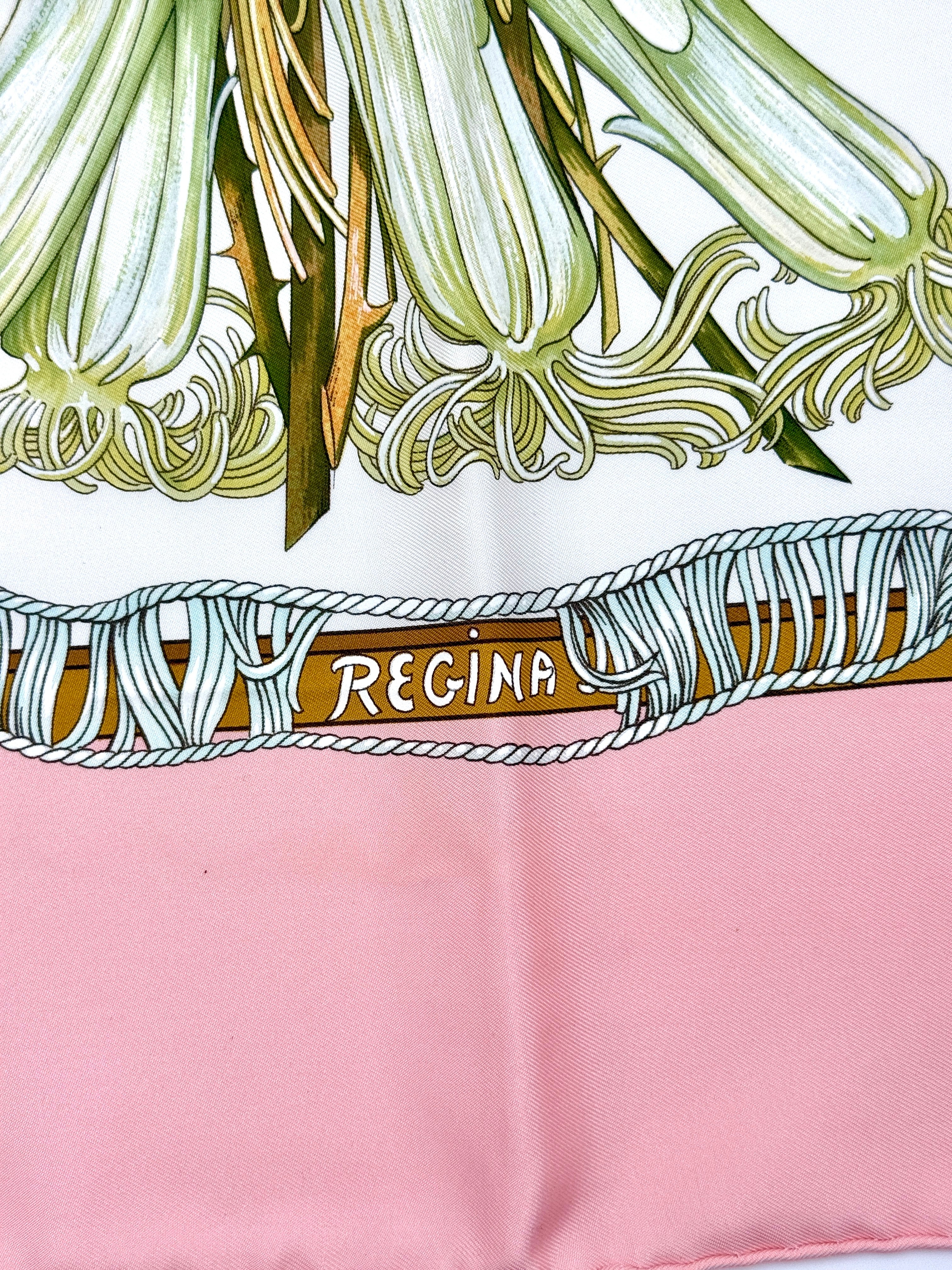 Pre-Owned Hermès Leila Menchari "Regina" Silk Scarf