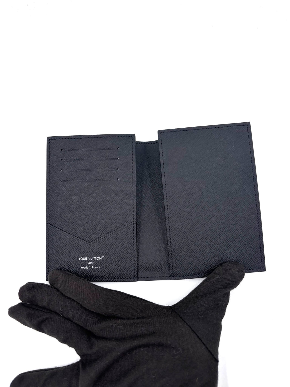Pre-owned Louis Vuitton Monogram Eclipse Passport Cover