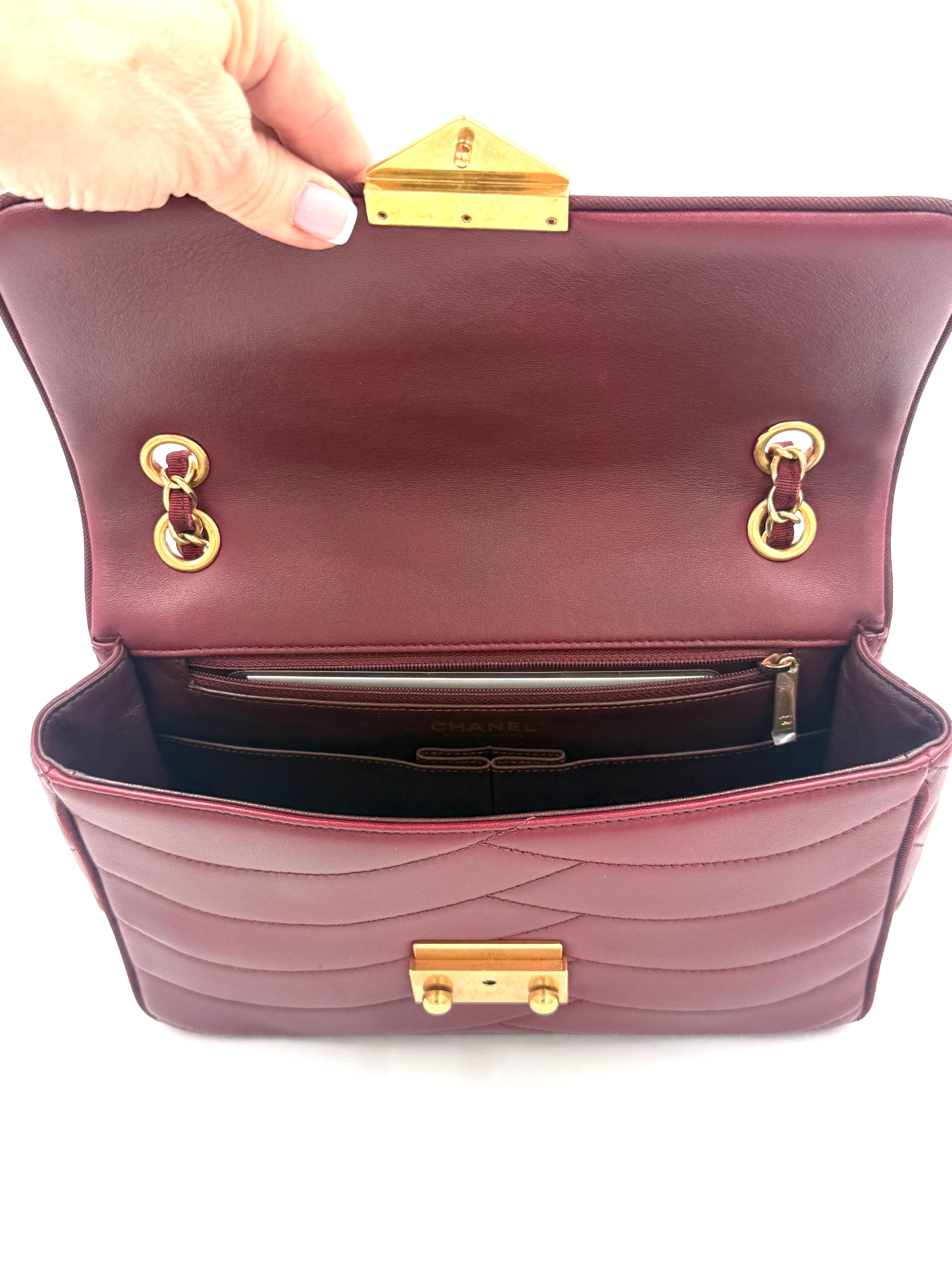 Pre-owned Chanel Burgundy Paris-Seoul Pagoda Flap Bag with Gold Hardware - Authenticated