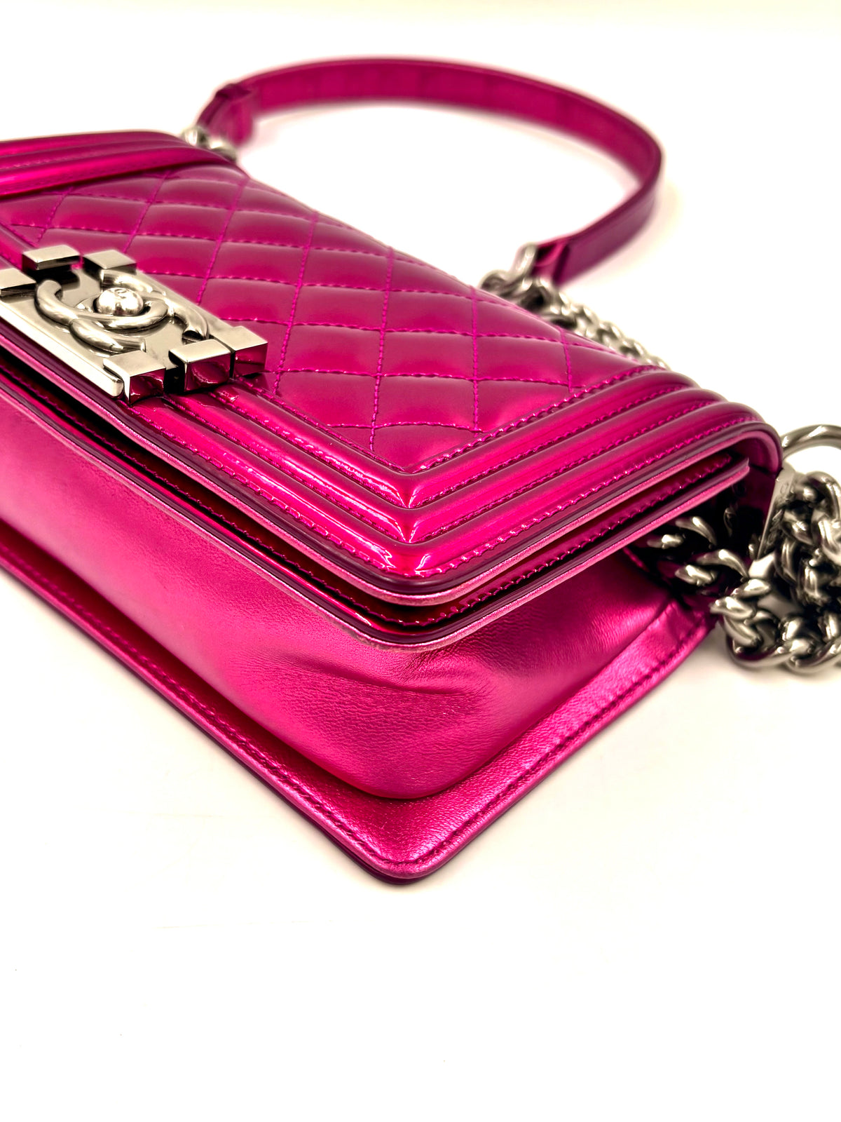 Pre-Owned Chanel Pink Liquid Patent Small Boy Bag Ruthenium Hardware - Authenticated
